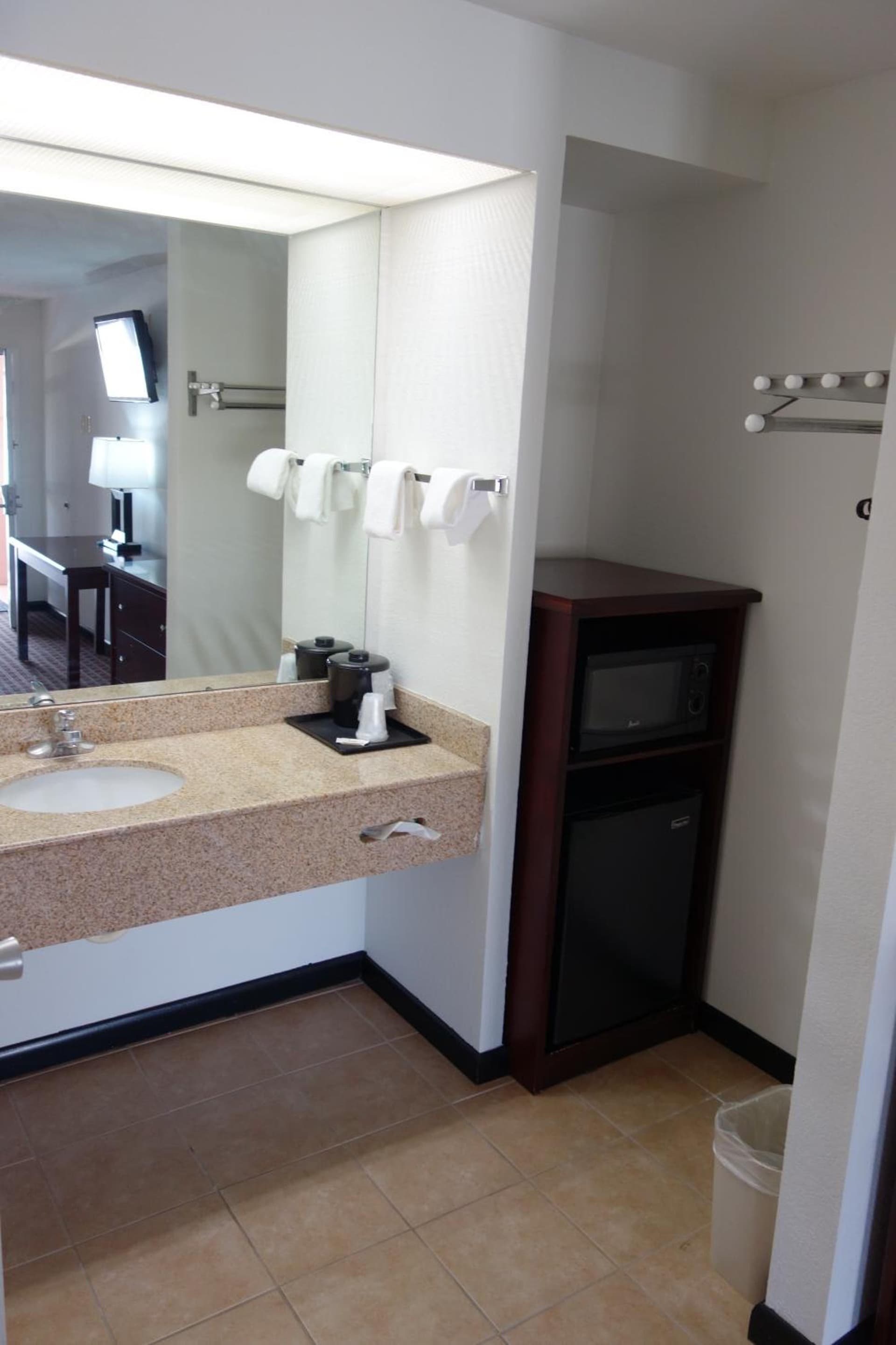VIP Inn and Suites gallery photo in Huntsville, AL — image 6
