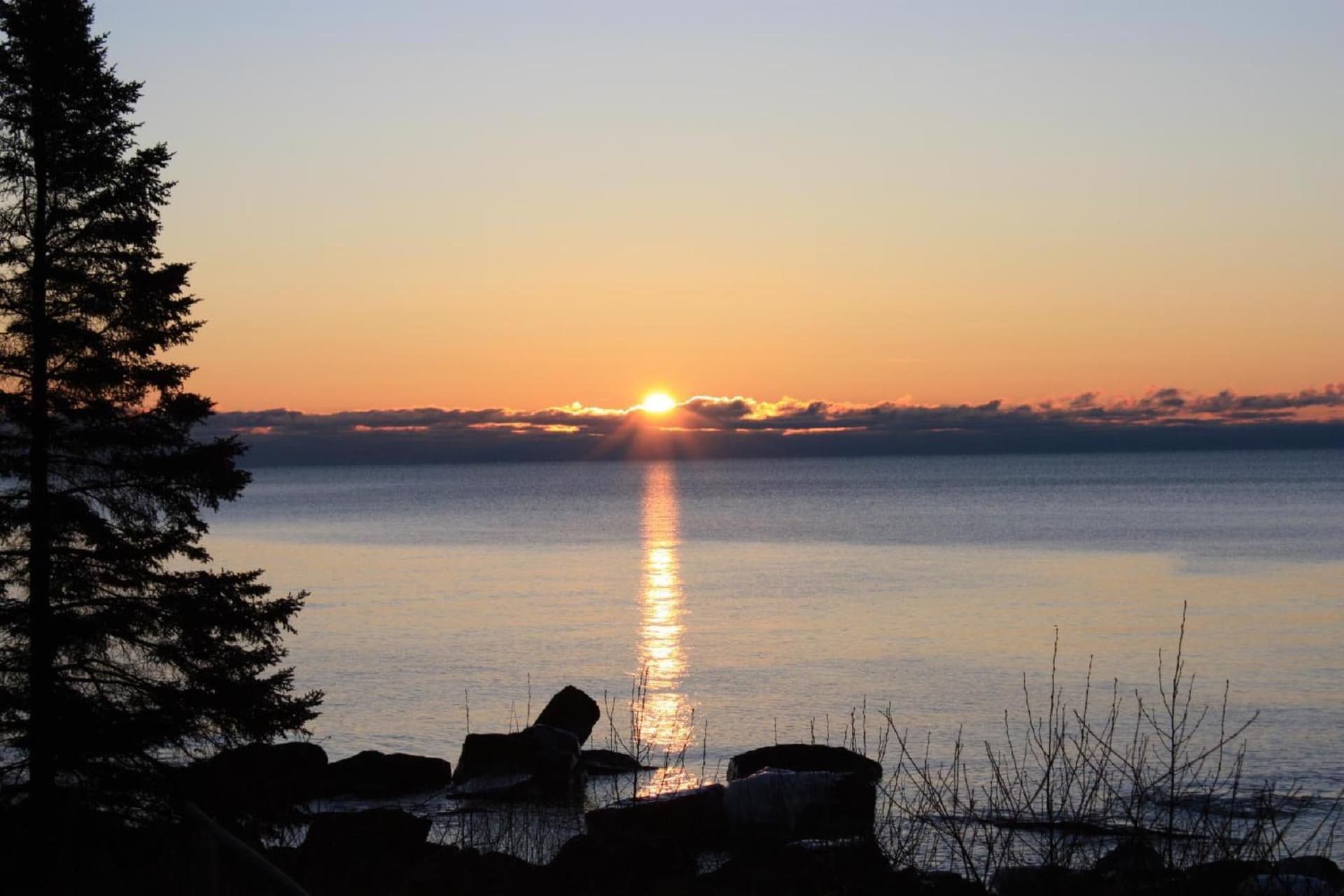 Cove Point Lodge property views in Beaver Bay, MN — gallery photo 3