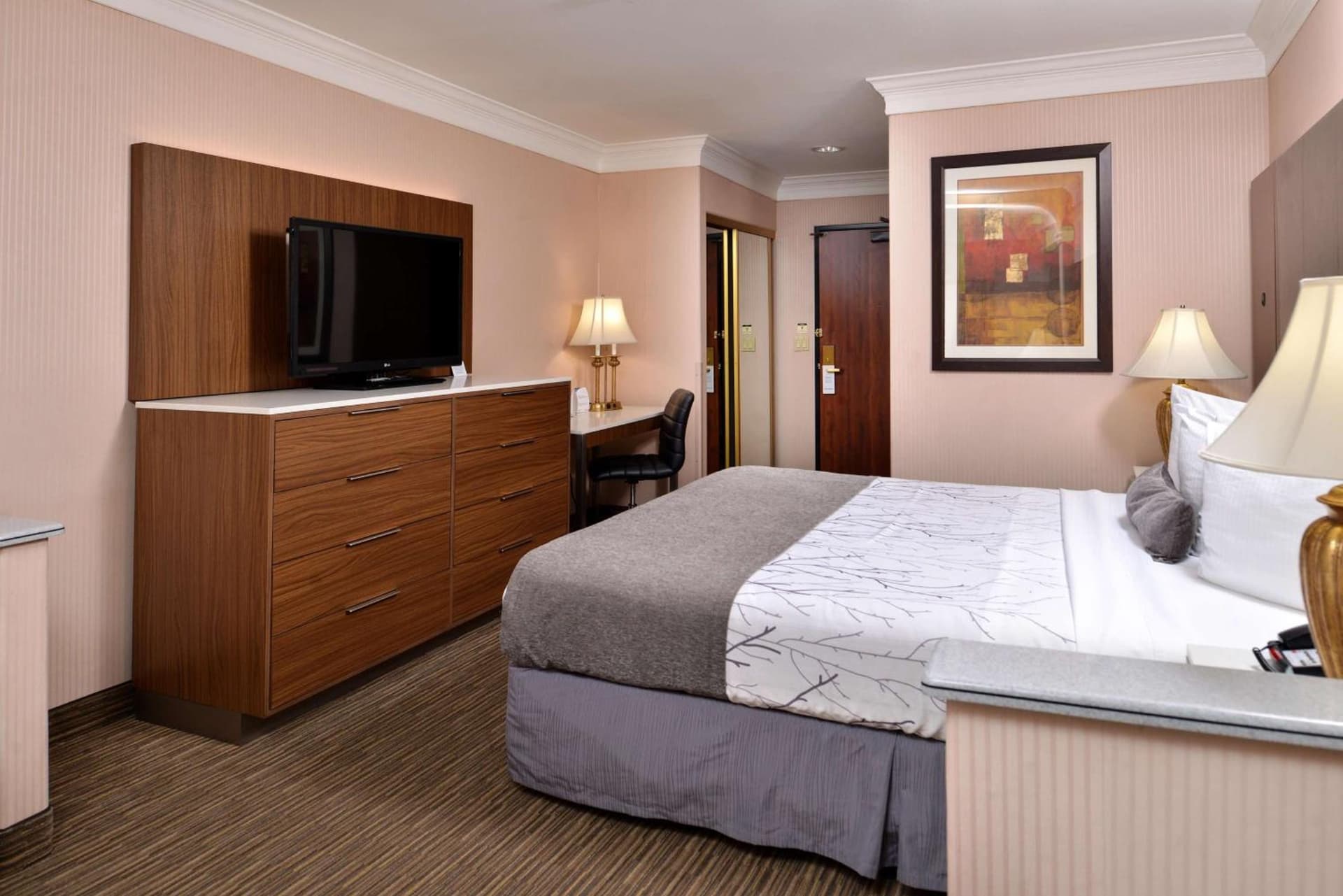 Best Western Plus Suites Hotel - LAX Airport LA Stadium gallery photo in Inglewood, CA — image 9