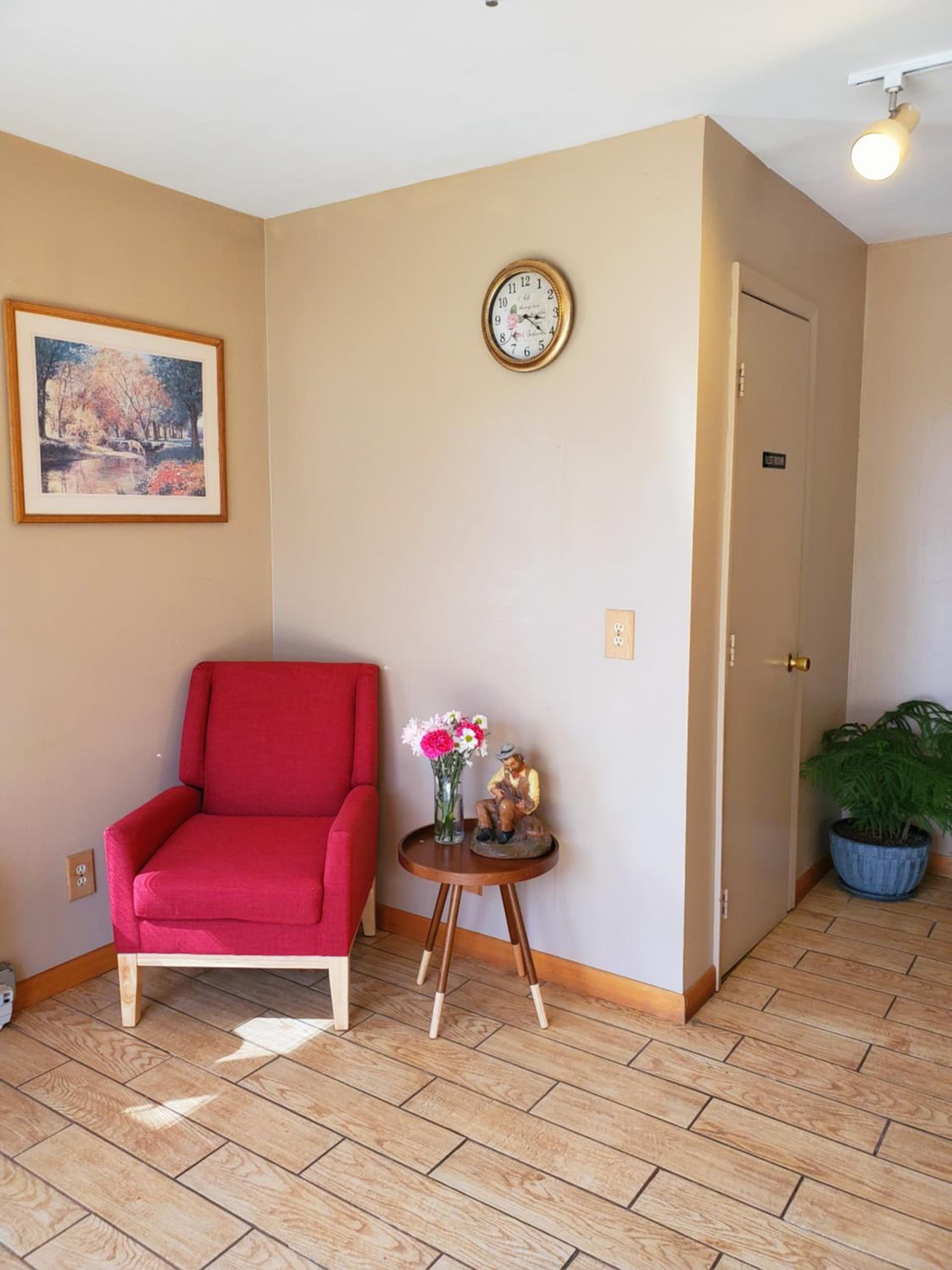 The Budget Inn Express interior in Sheridan, WY — gallery photo 2