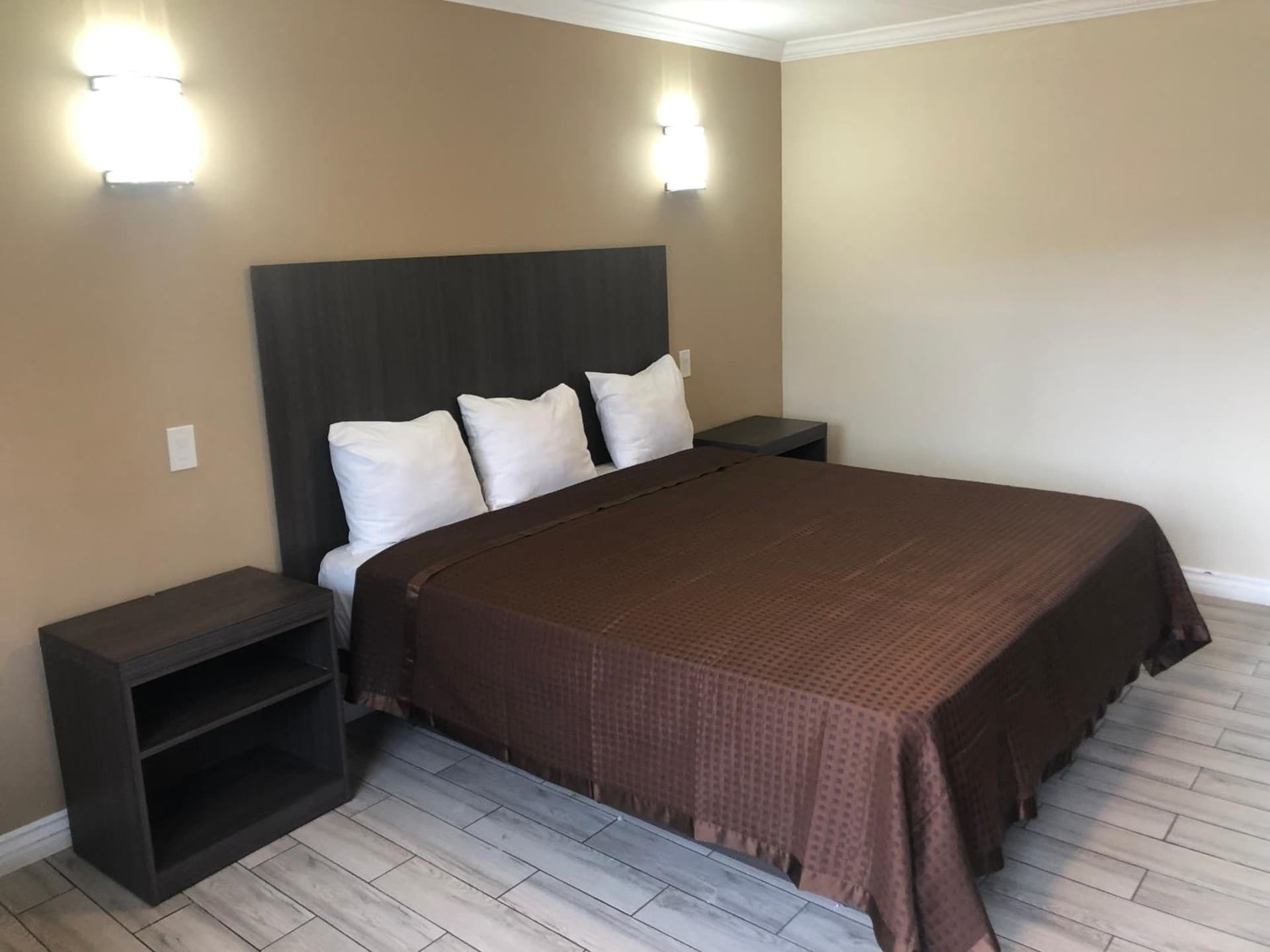 Sea Rock Inn - Long Beach property views in Long Beach, CA — gallery photo 3