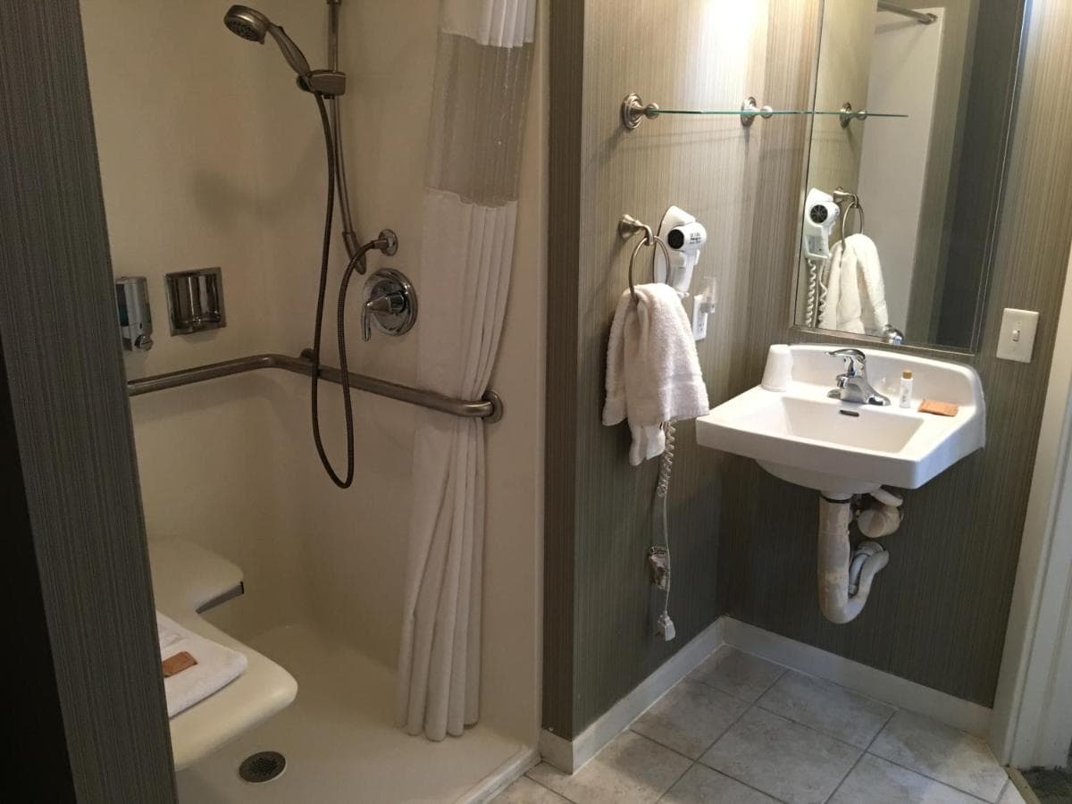 The Island House Hotel gallery photo in Port Clinton, OH — image 21