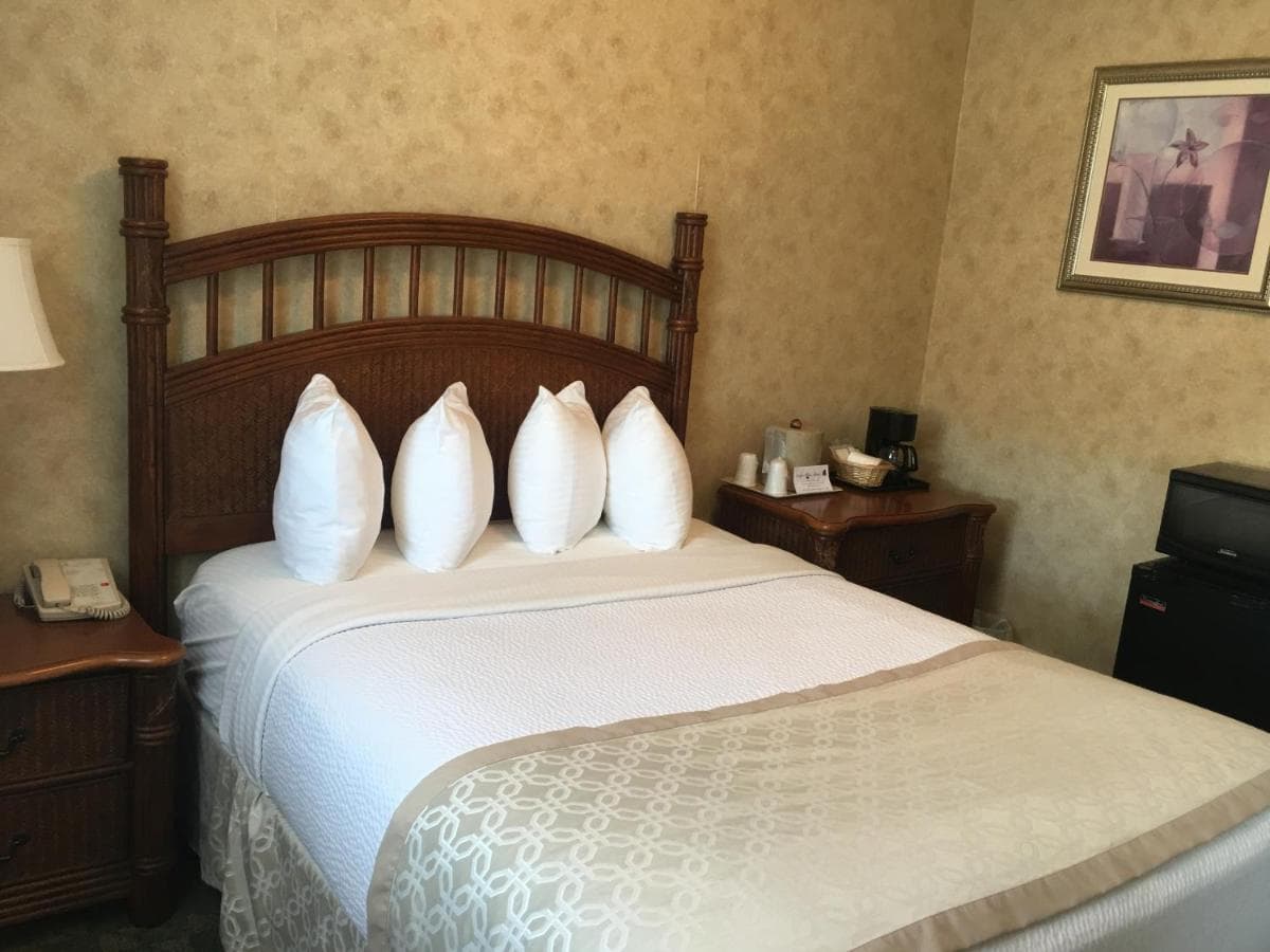 The Island House Hotel gallery photo in Port Clinton, OH — image 9