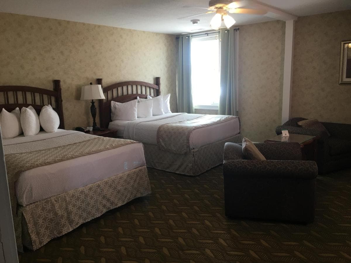 The Island House Hotel gallery photo in Port Clinton, OH — image 8