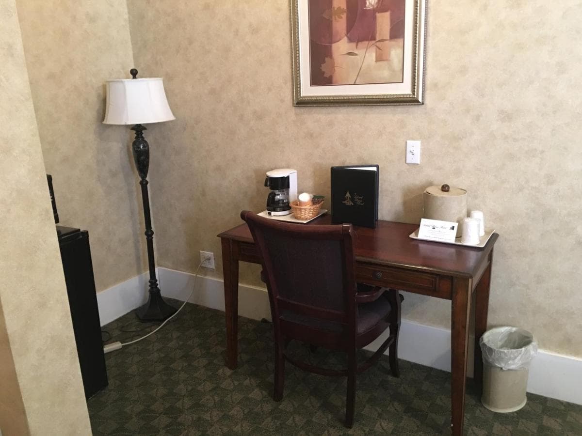 The Island House Hotel gallery photo in Port Clinton, OH — image 12
