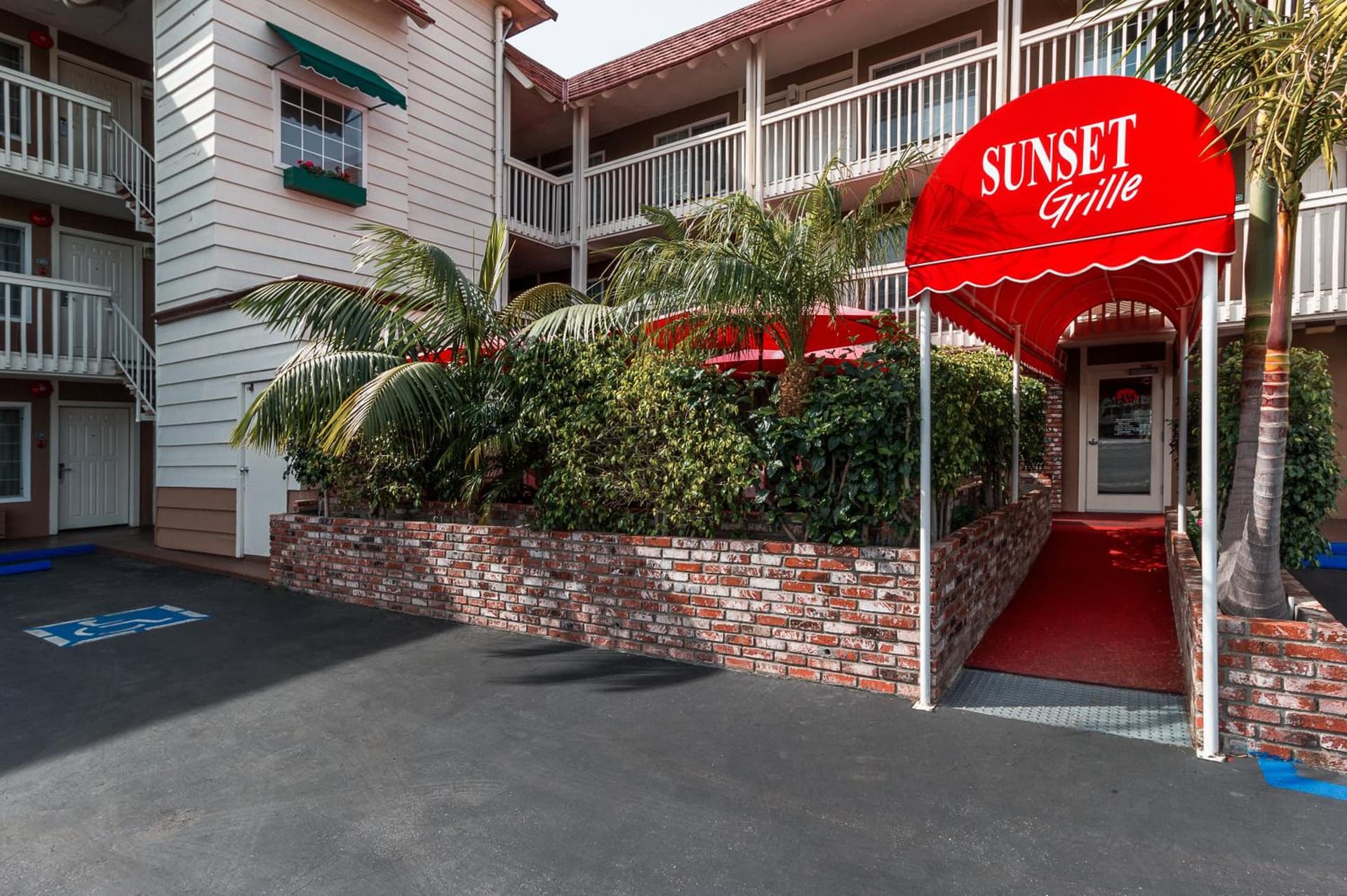 Ramada by Wyndham Costa Mesa/Newport Beach gallery photo in Costa Mesa, CA — image 52