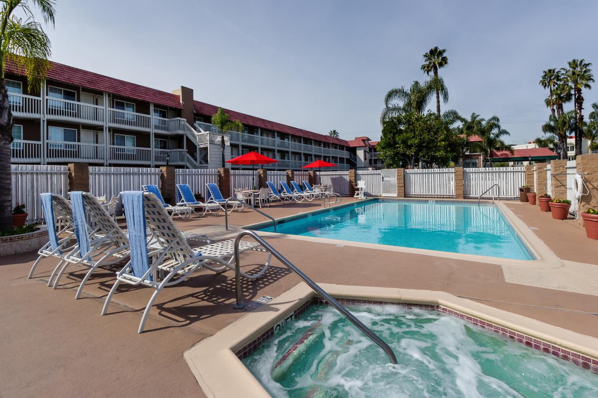 Ramada by Wyndham Costa Mesa/Newport Beach gallery photo in Costa Mesa, CA — image 49