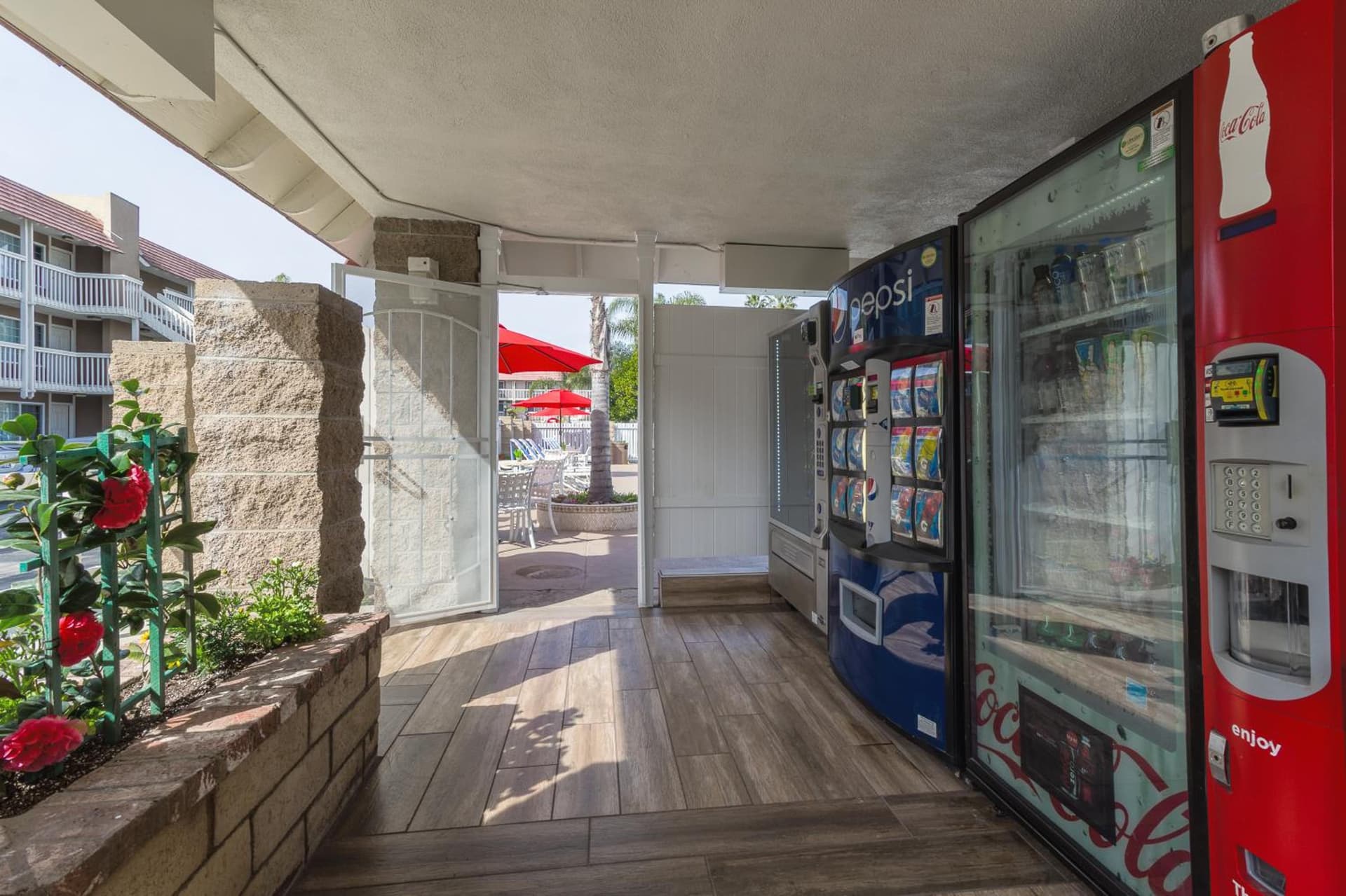 Ramada by Wyndham Costa Mesa/Newport Beach gallery photo in Costa Mesa, CA — image 46
