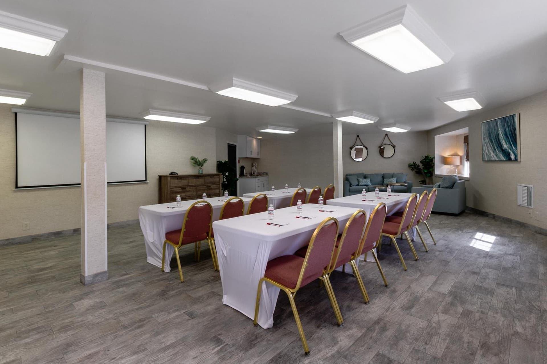 Ramada by Wyndham Costa Mesa/Newport Beach gallery photo in Costa Mesa, CA — image 38