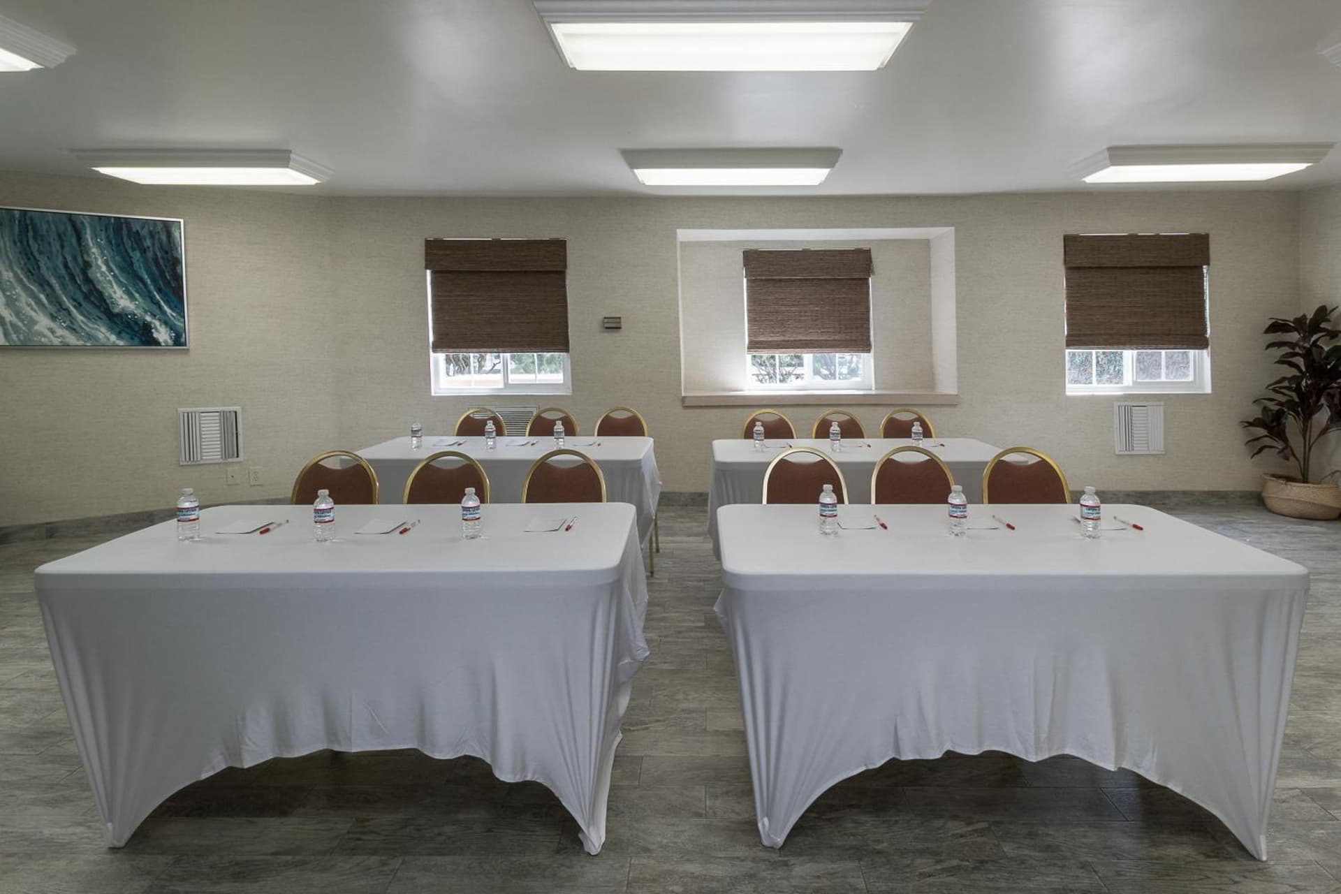 Ramada by Wyndham Costa Mesa/Newport Beach gallery photo in Costa Mesa, CA — image 32