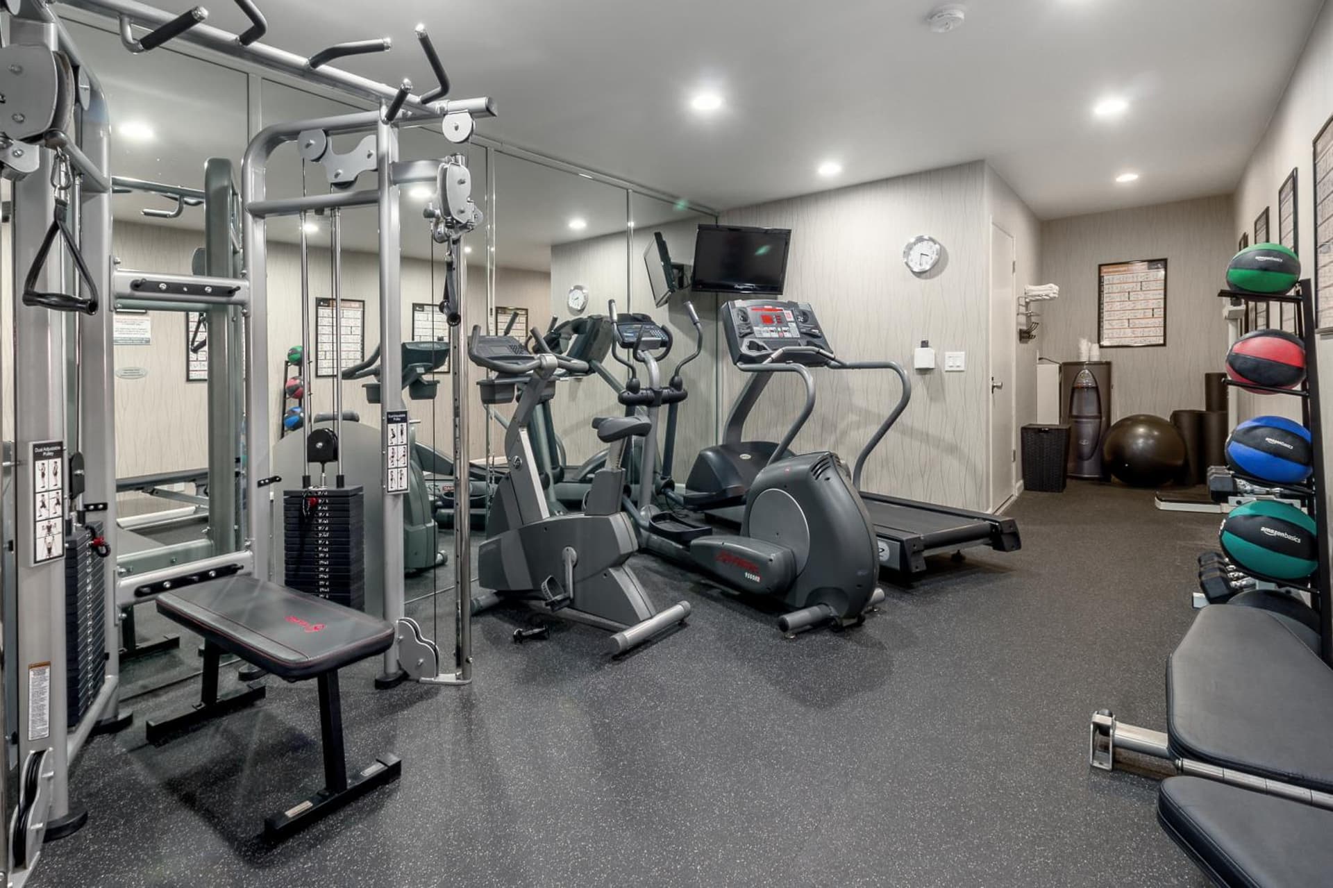 Ramada by Wyndham Costa Mesa/Newport Beach gallery photo in Costa Mesa, CA — image 68