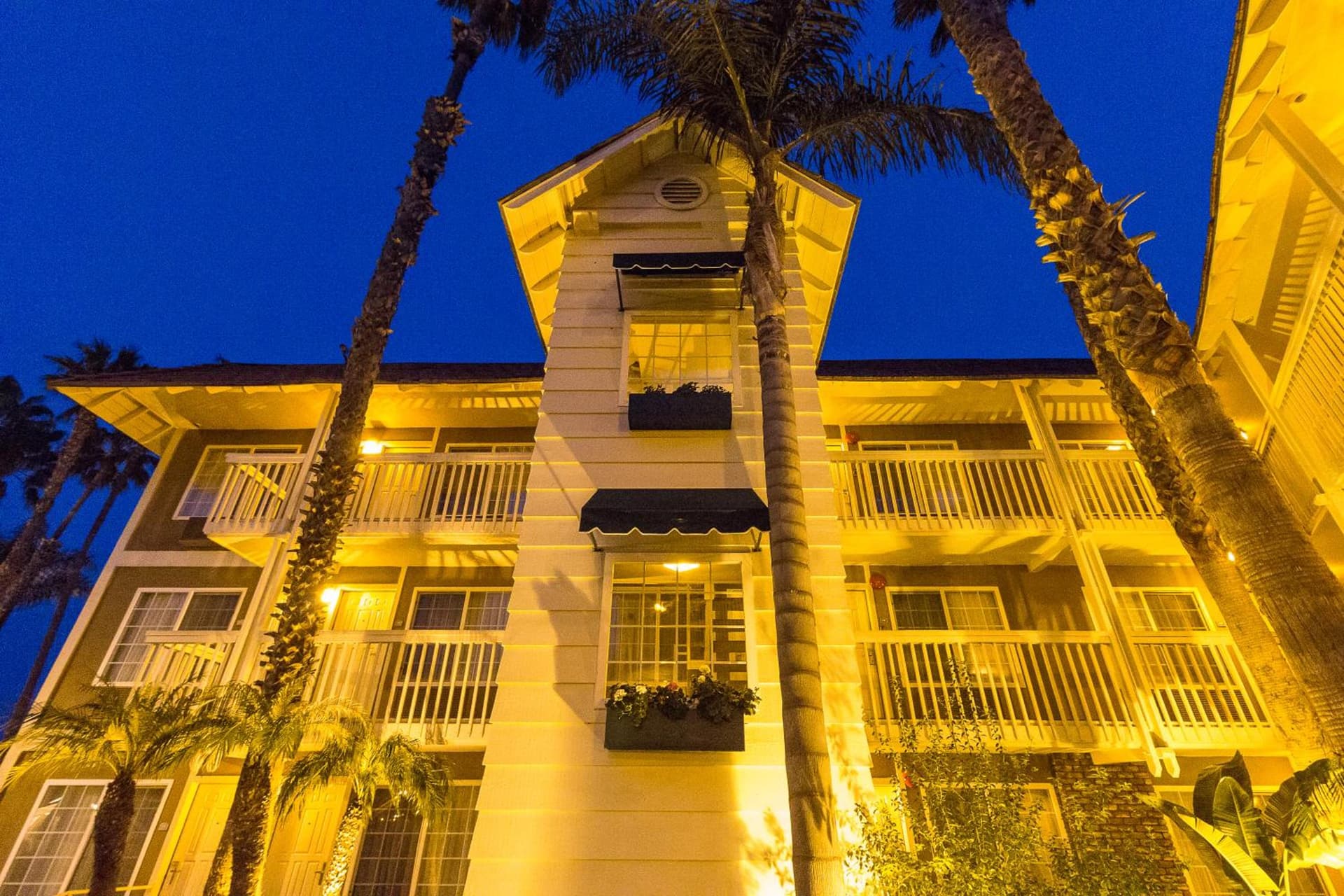 Ramada by Wyndham Costa Mesa/Newport Beach interior in Costa Mesa, CA — gallery photo 2