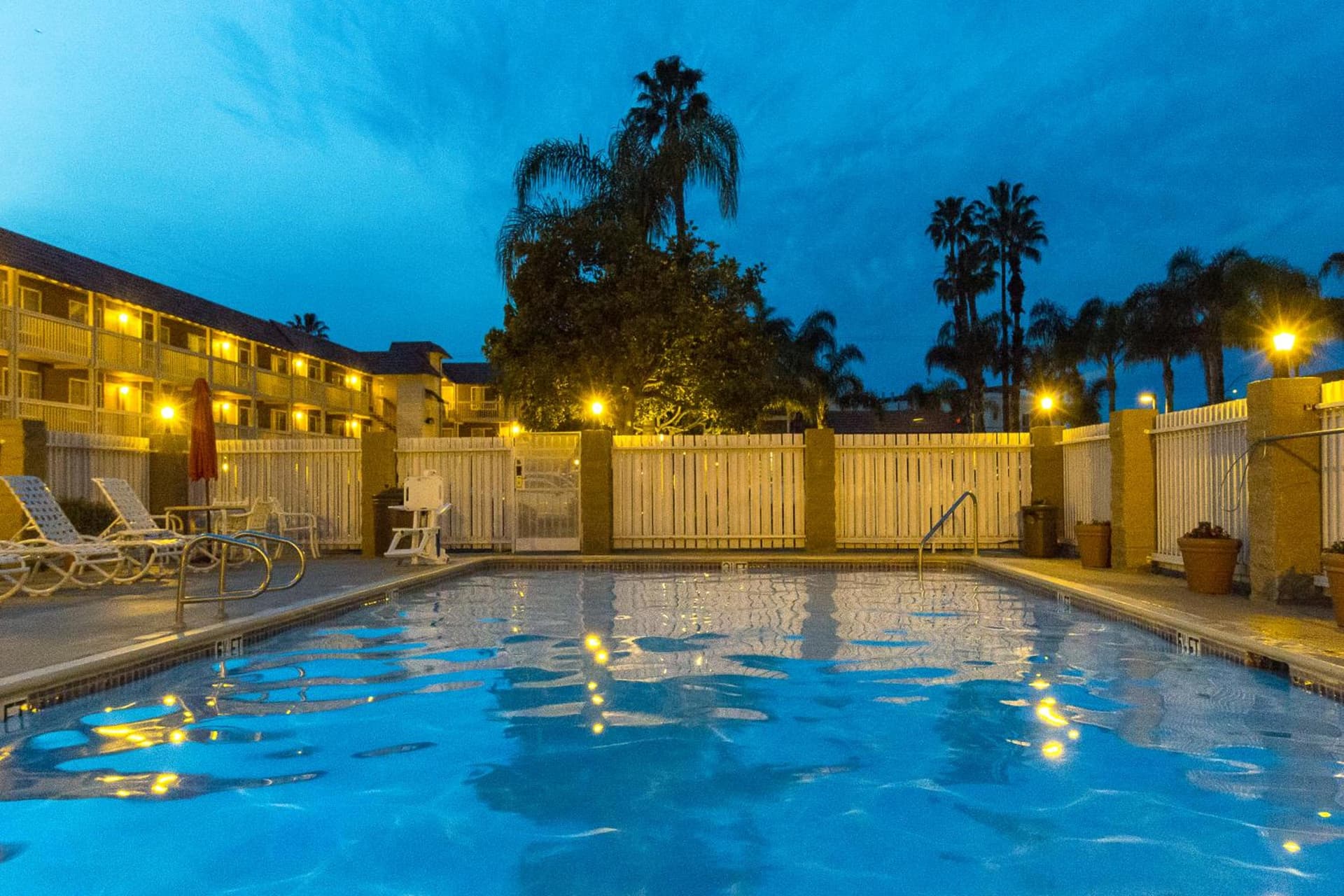 Ramada by Wyndham Costa Mesa/Newport Beach gallery photo in Costa Mesa, CA — image 41