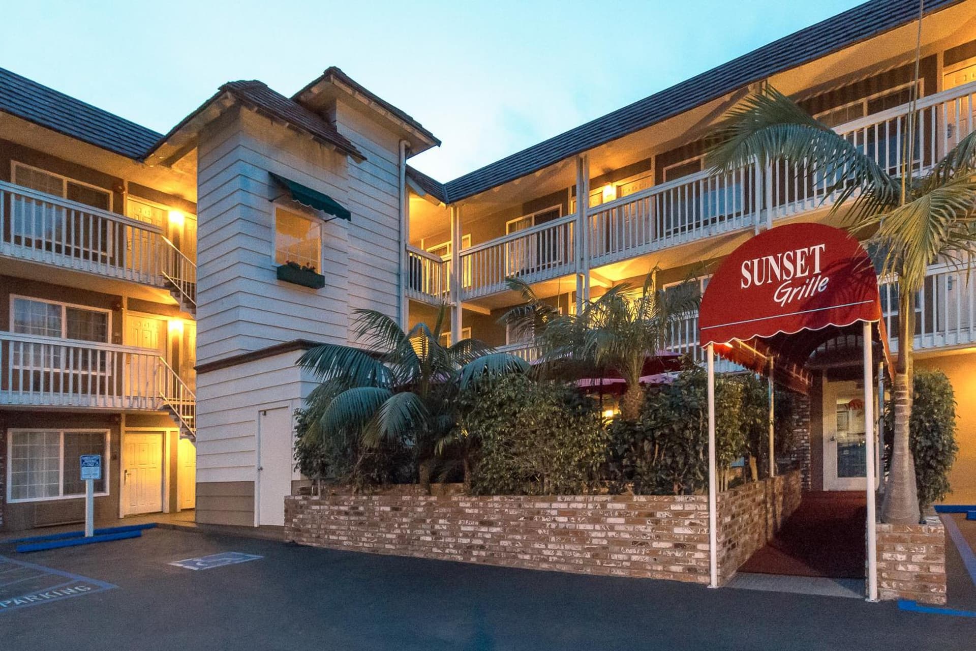 Ramada by Wyndham Costa Mesa/Newport Beach gallery photo in Costa Mesa, CA — image 5
