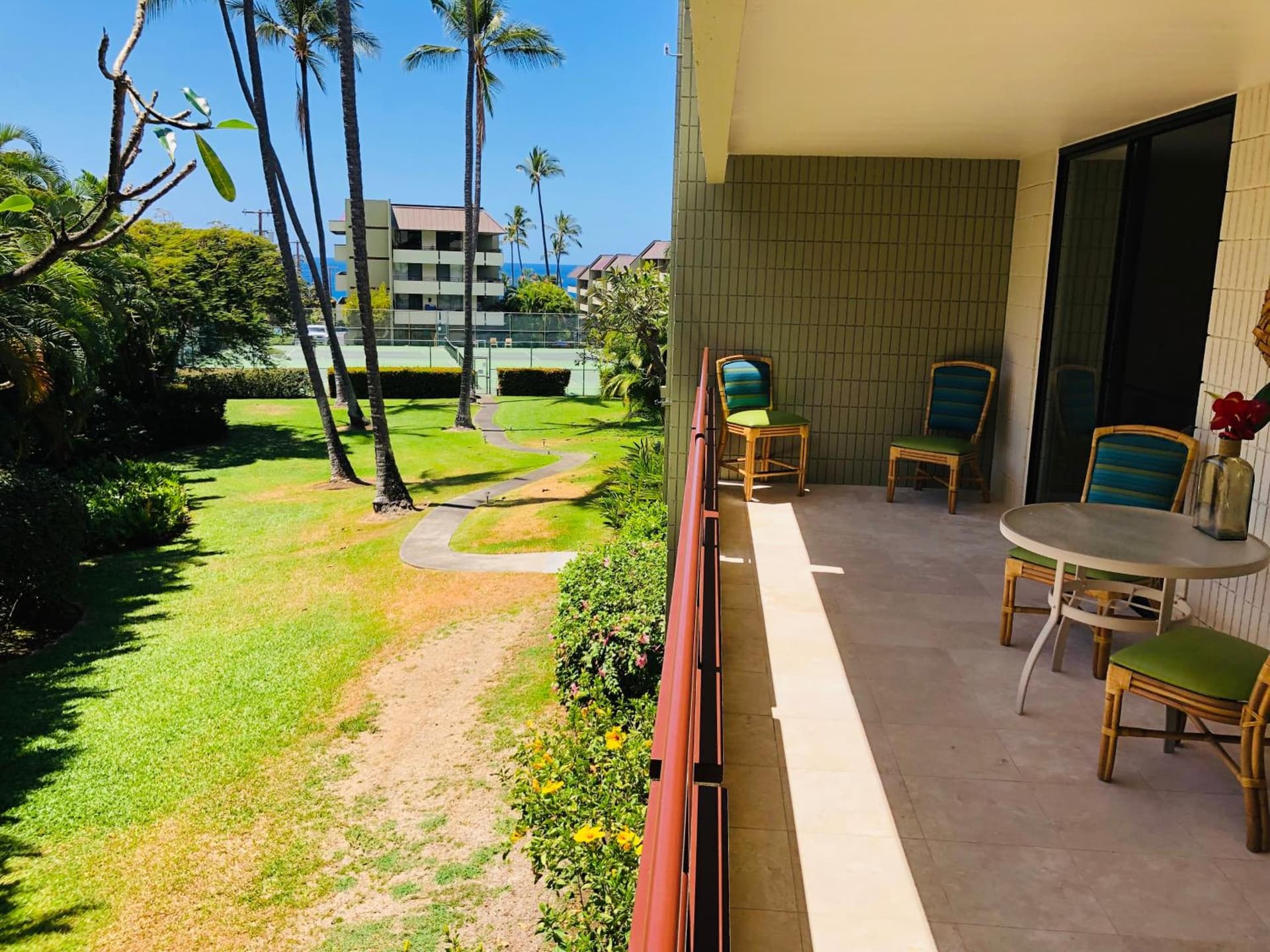 Kona Magic Honu Room interior in Kailua-Kona — gallery photo 2