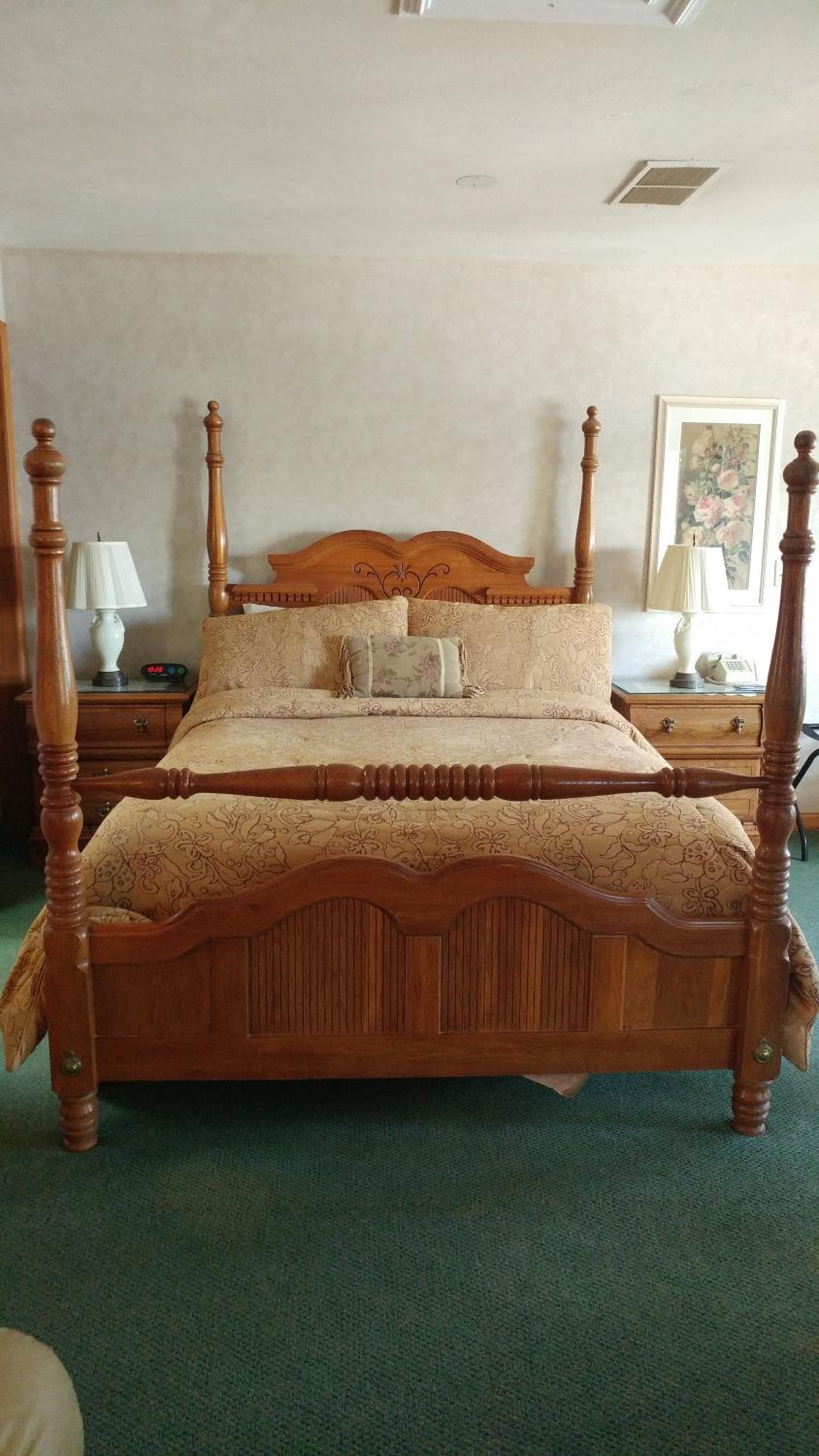 Snug Harbor Inn property views in Sturgeon Bay, WI — gallery photo 3