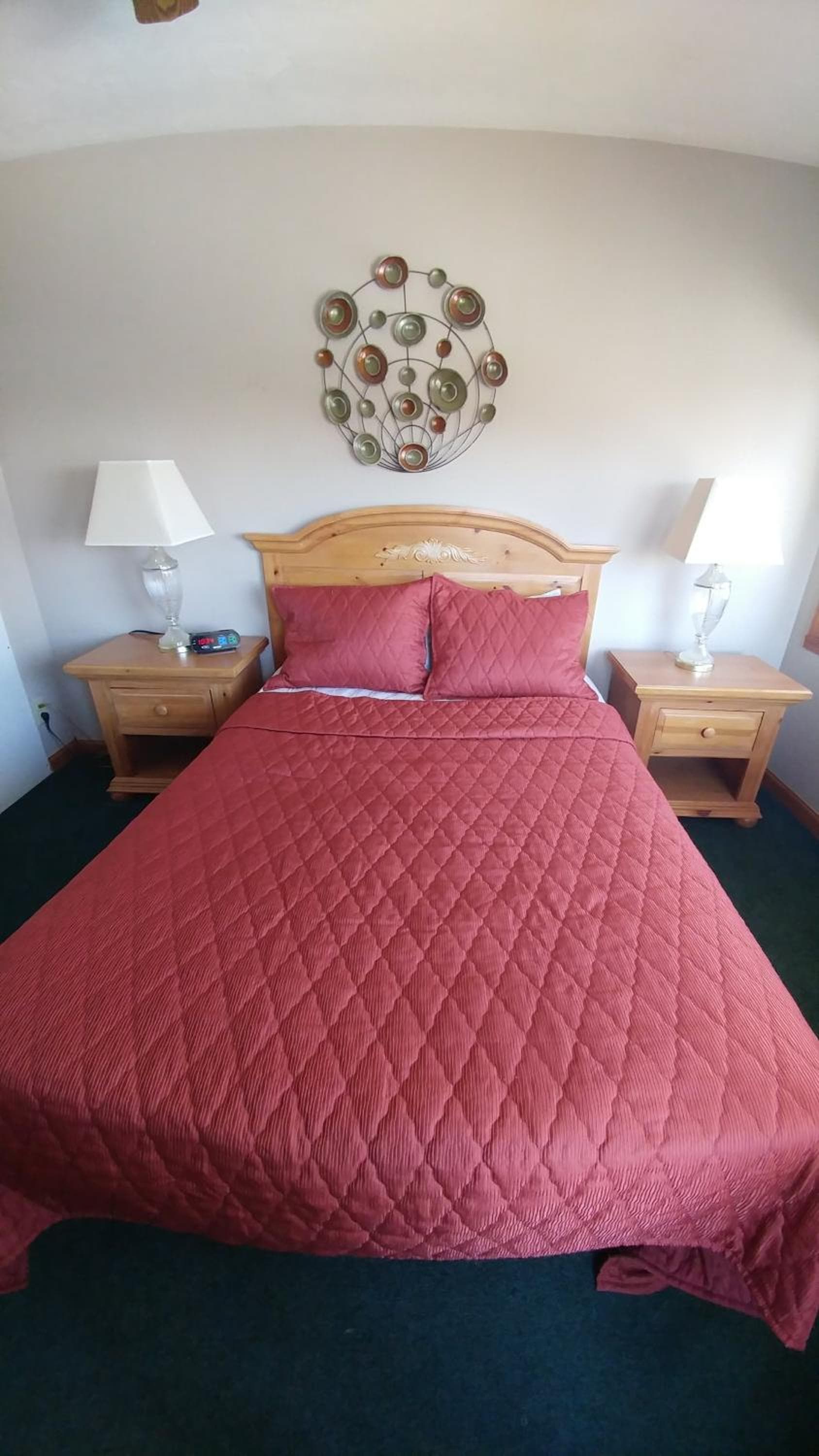 Snug Harbor Inn interior in Sturgeon Bay, WI — gallery photo 2