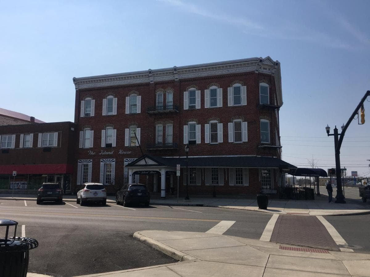 The Island House Hotel gallery photo in Port Clinton, OH — image 34