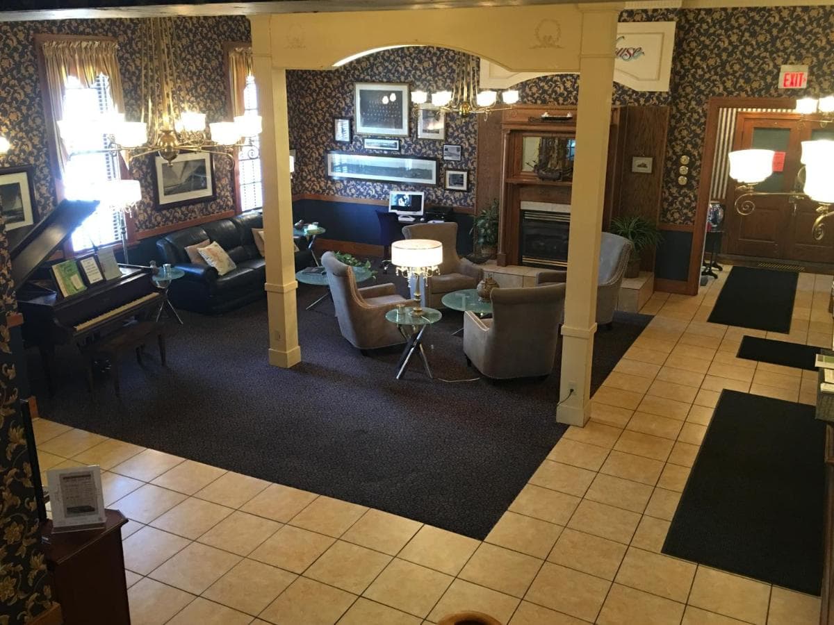The Island House Hotel gallery photo in Port Clinton, OH — image 31