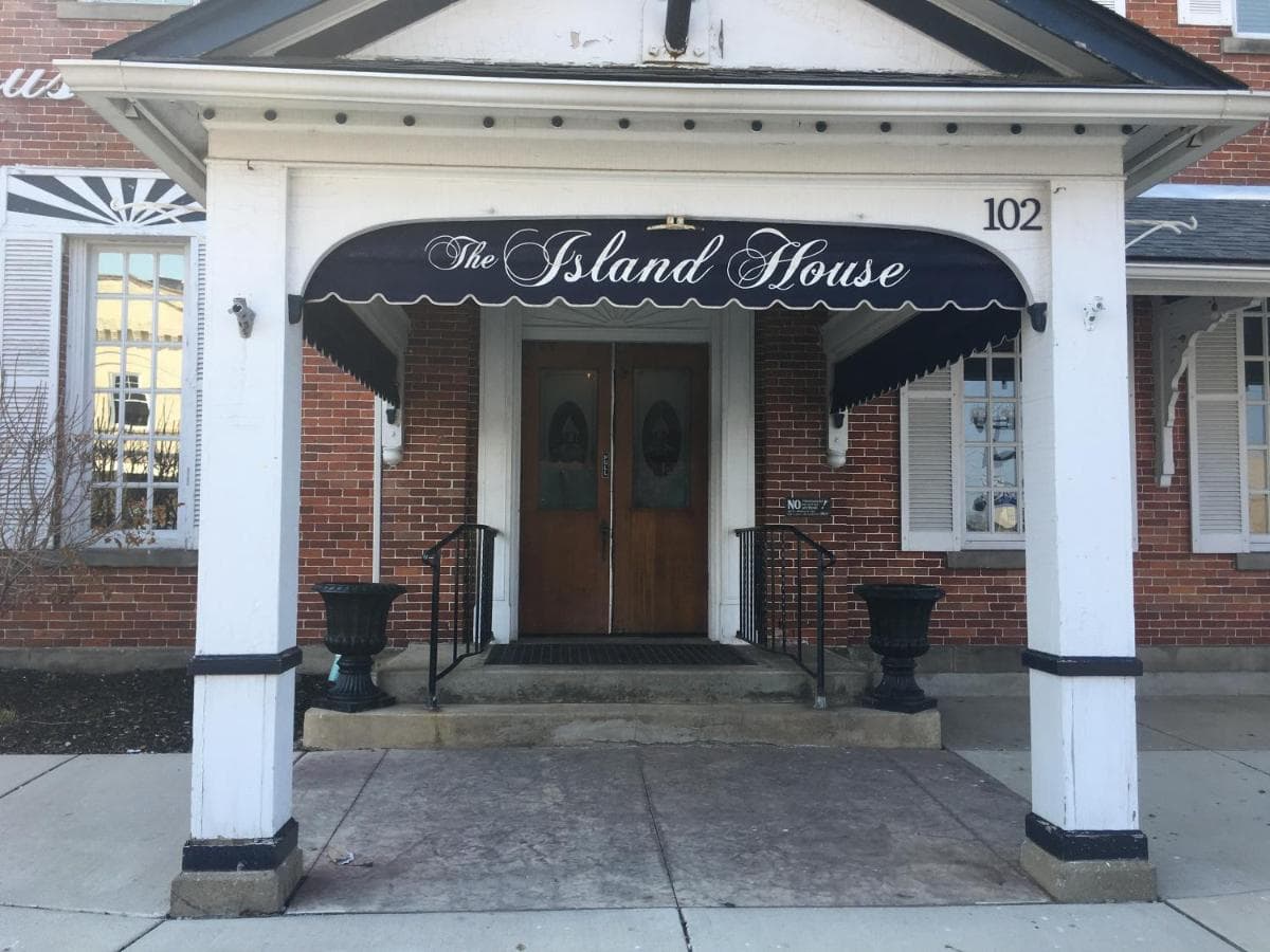 The Island House Hotel gallery photo in Port Clinton, OH — image 5