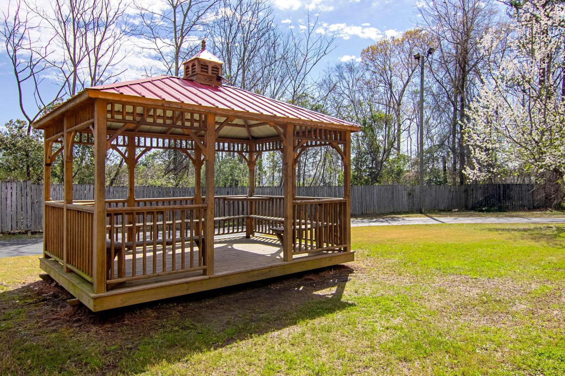 Auburn Lodge near University property views in Auburn, AL — gallery photo 3