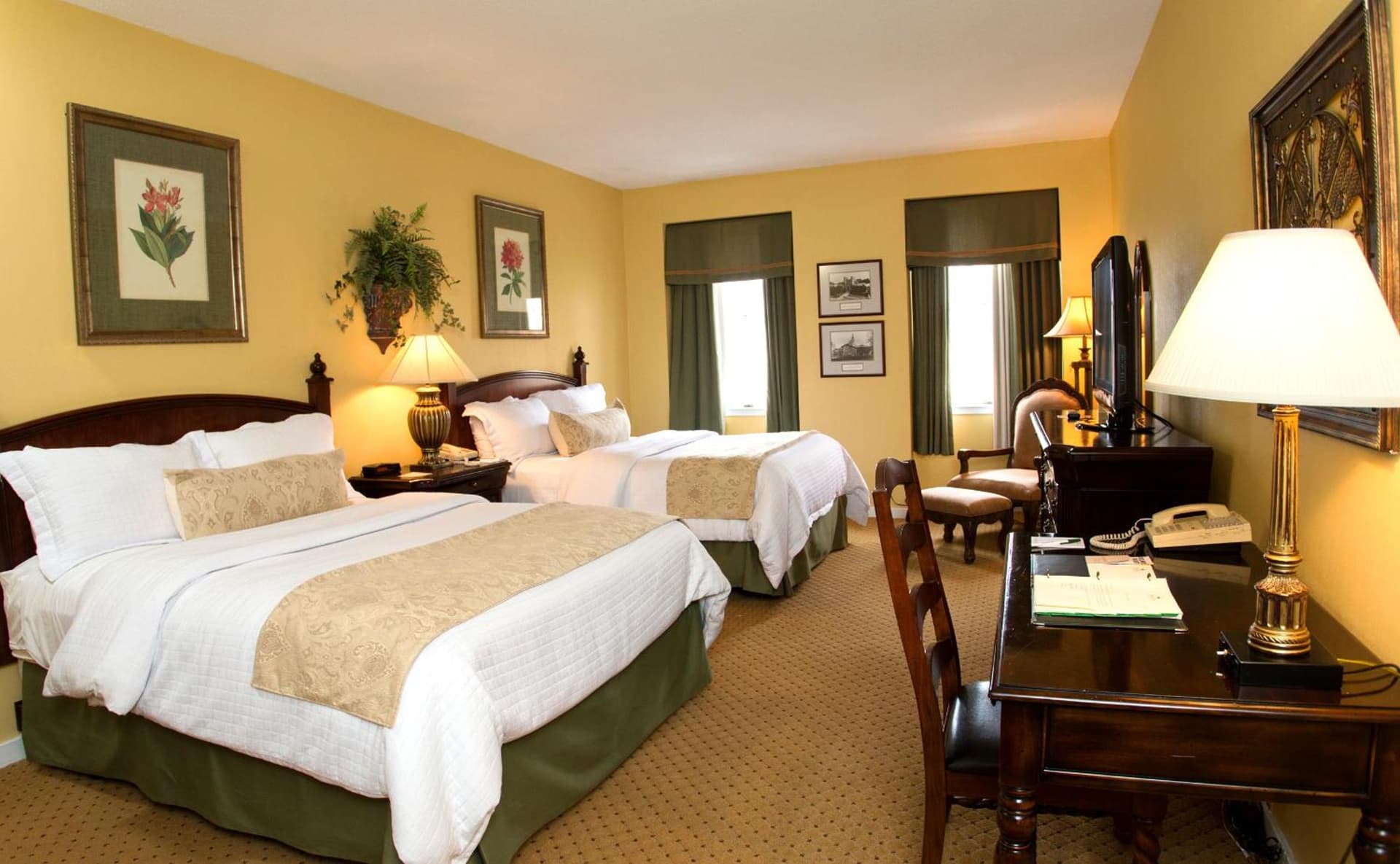 Nassau Inn interior in Princeton, NJ — gallery photo 2
