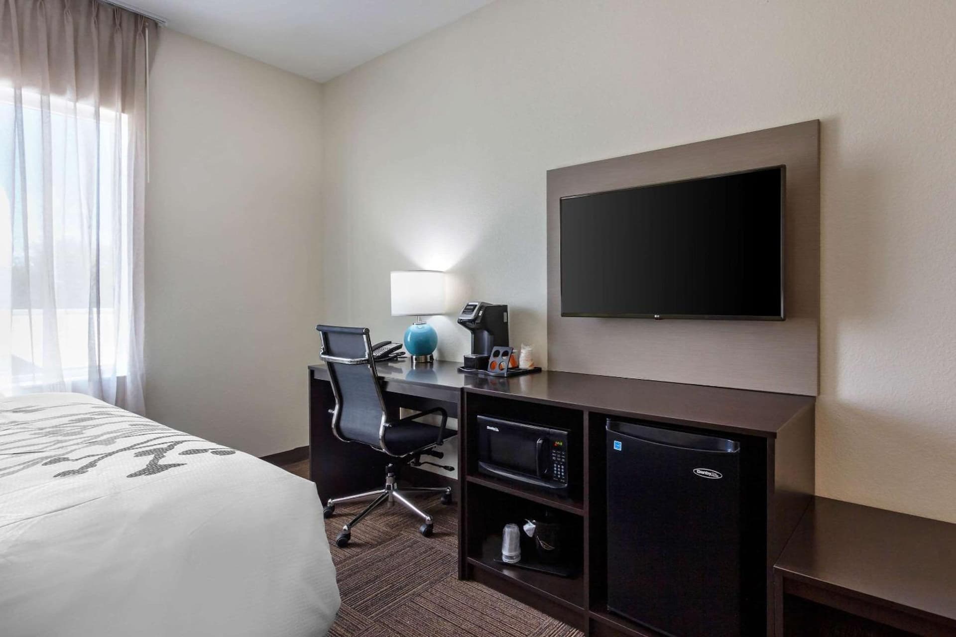 Sleep Inn & Suites Tampa South interior in Tampa, FL — gallery photo 2