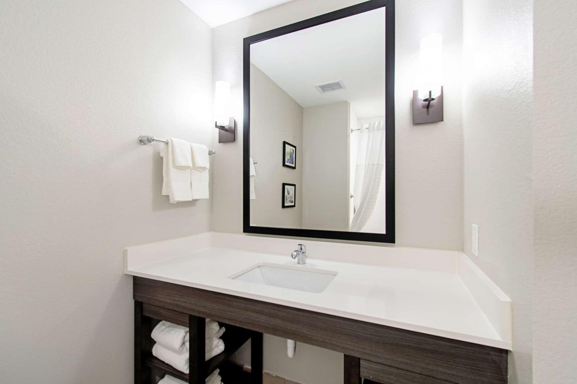 Comfort Suites Humble Houston IAH gallery photo in Humble, TX — image 11