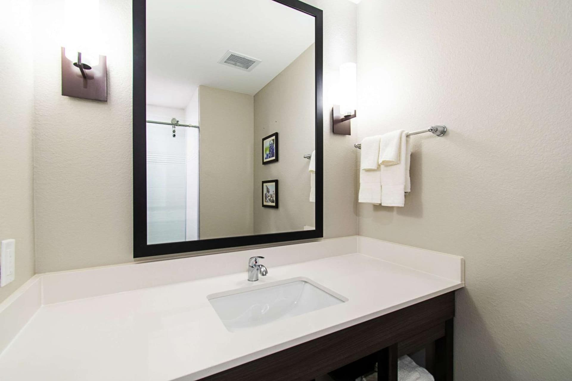 Comfort Suites Humble Houston IAH gallery photo in Humble, TX — image 25