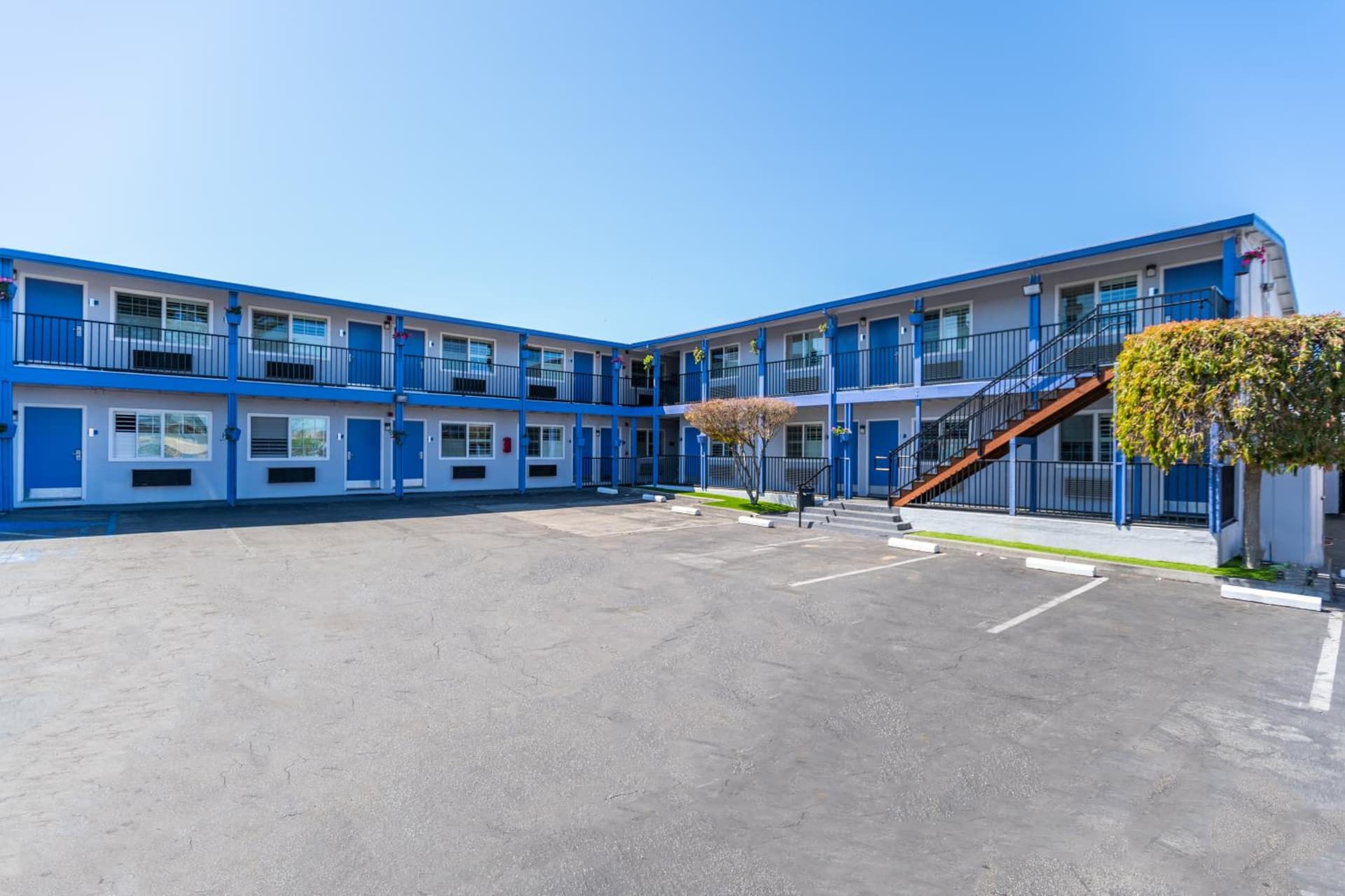 SureStay Hotel by Best Western Seaside Monterey gallery photo in Seaside, CA — image 40