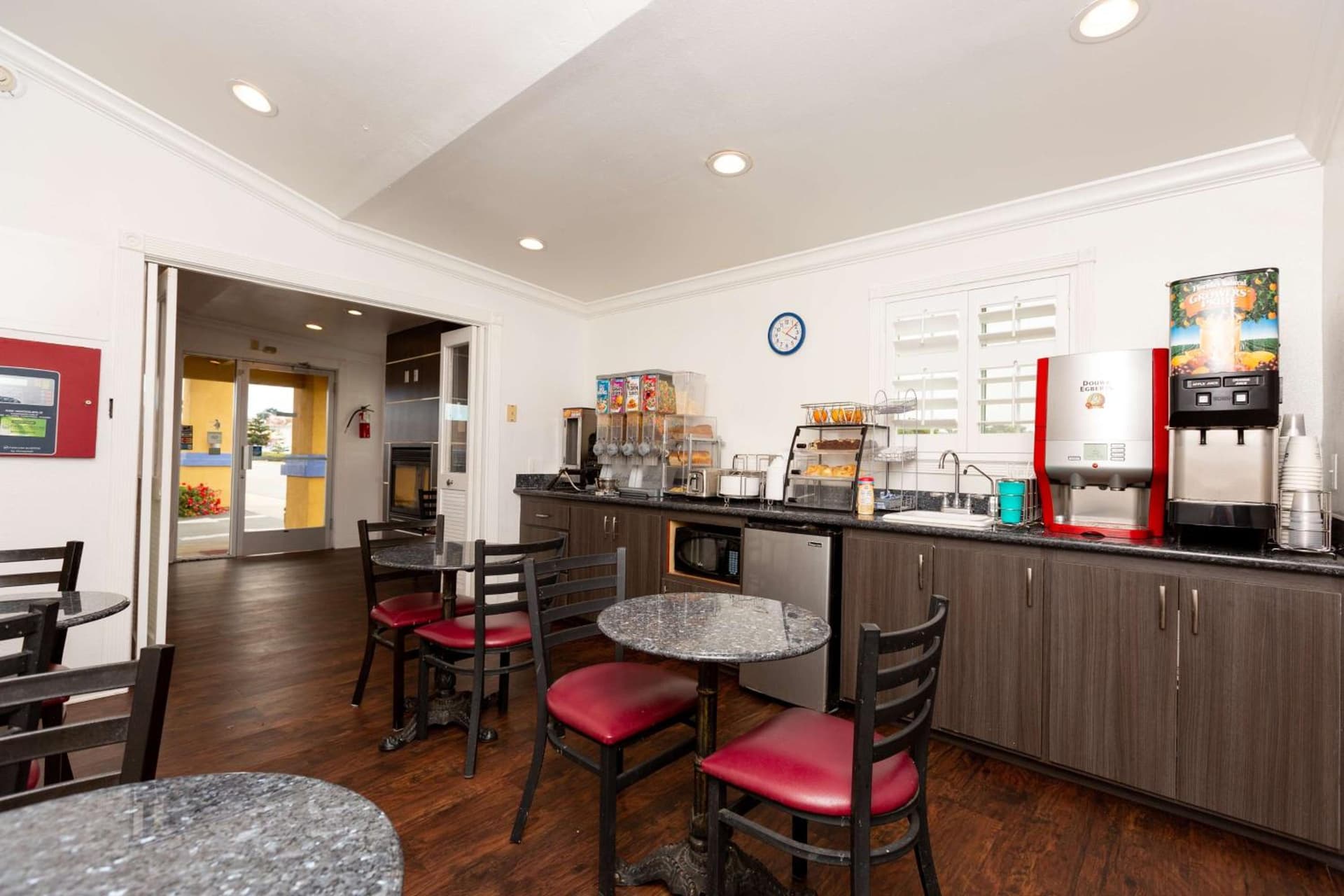 SureStay Hotel by Best Western Seaside Monterey gallery photo in Seaside, CA — image 8
