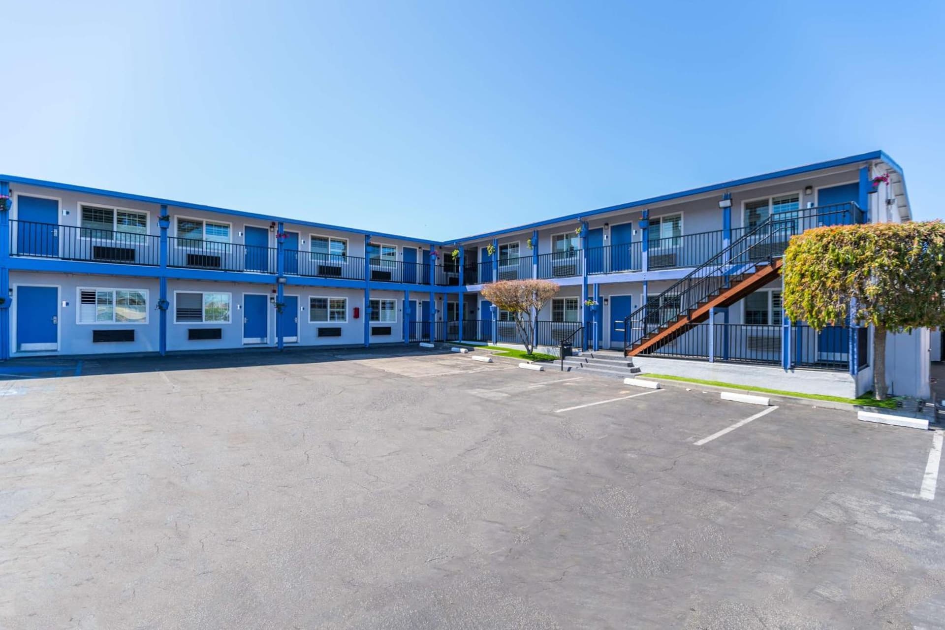 SureStay Hotel by Best Western Seaside Monterey gallery photo in Seaside, CA — image 65
