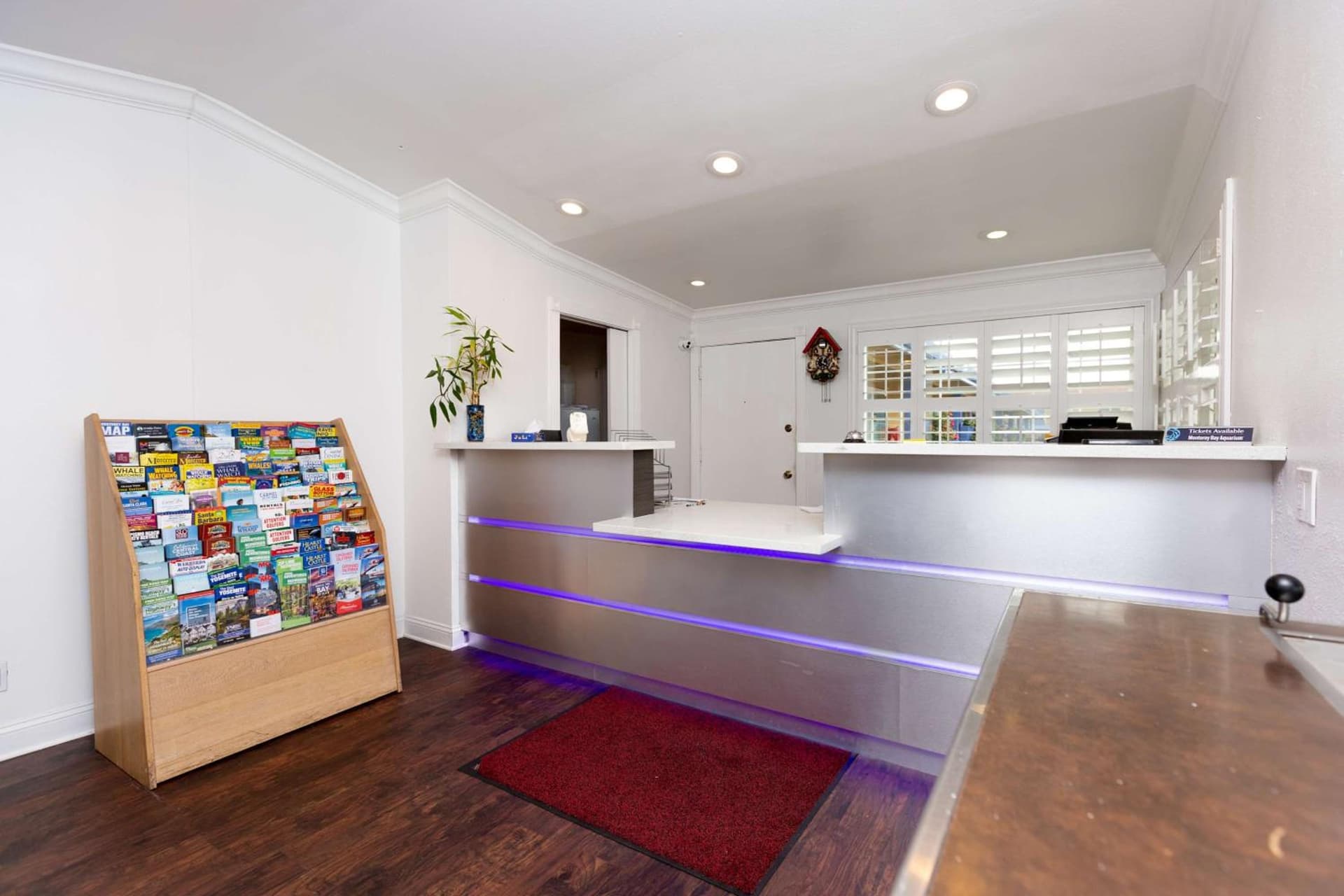 SureStay Hotel by Best Western Seaside Monterey gallery photo in Seaside, CA — image 30