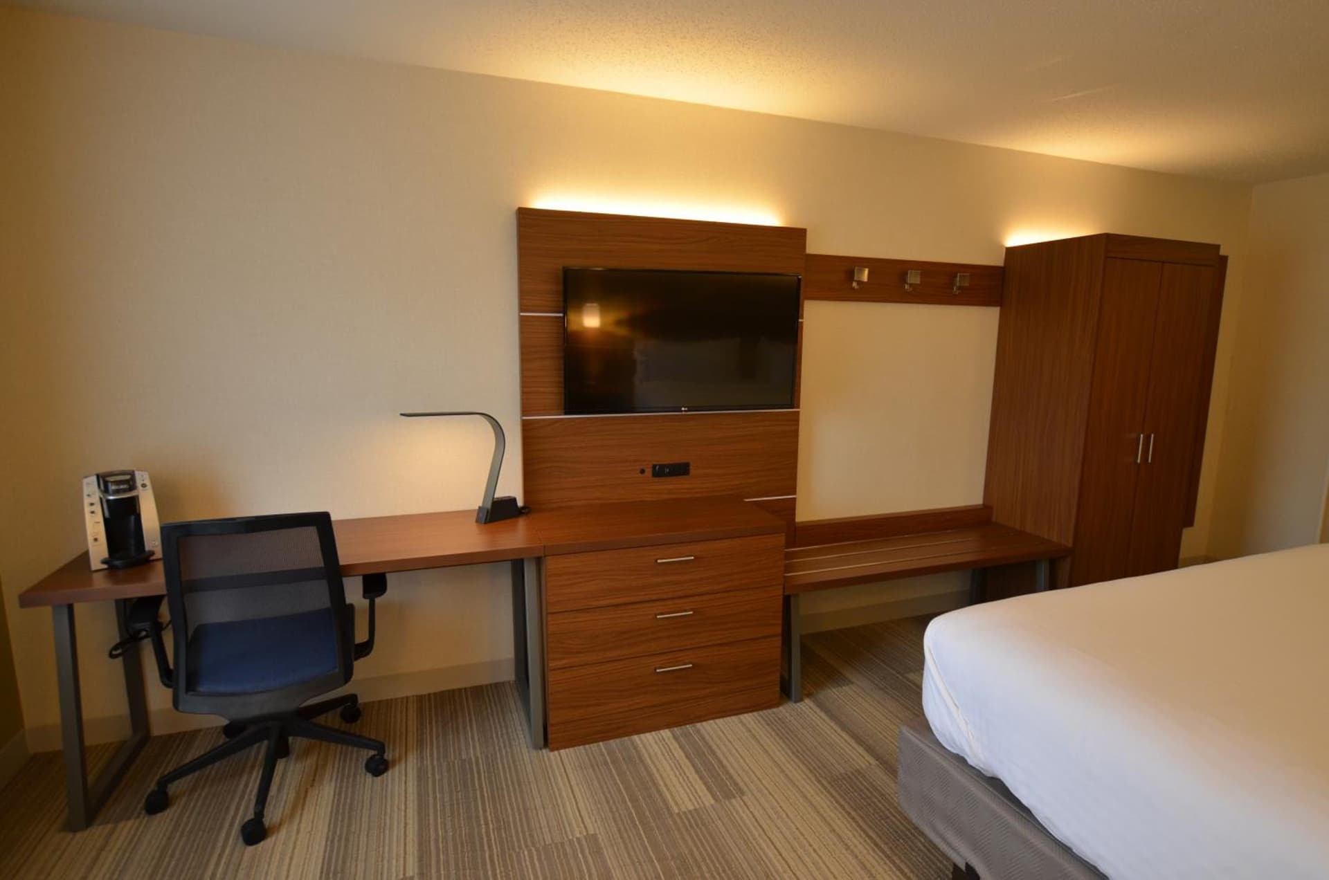 Holiday Inn Express Pittsburgh-Bridgeville by IHG property views in Bridgeville, PA — gallery photo 3