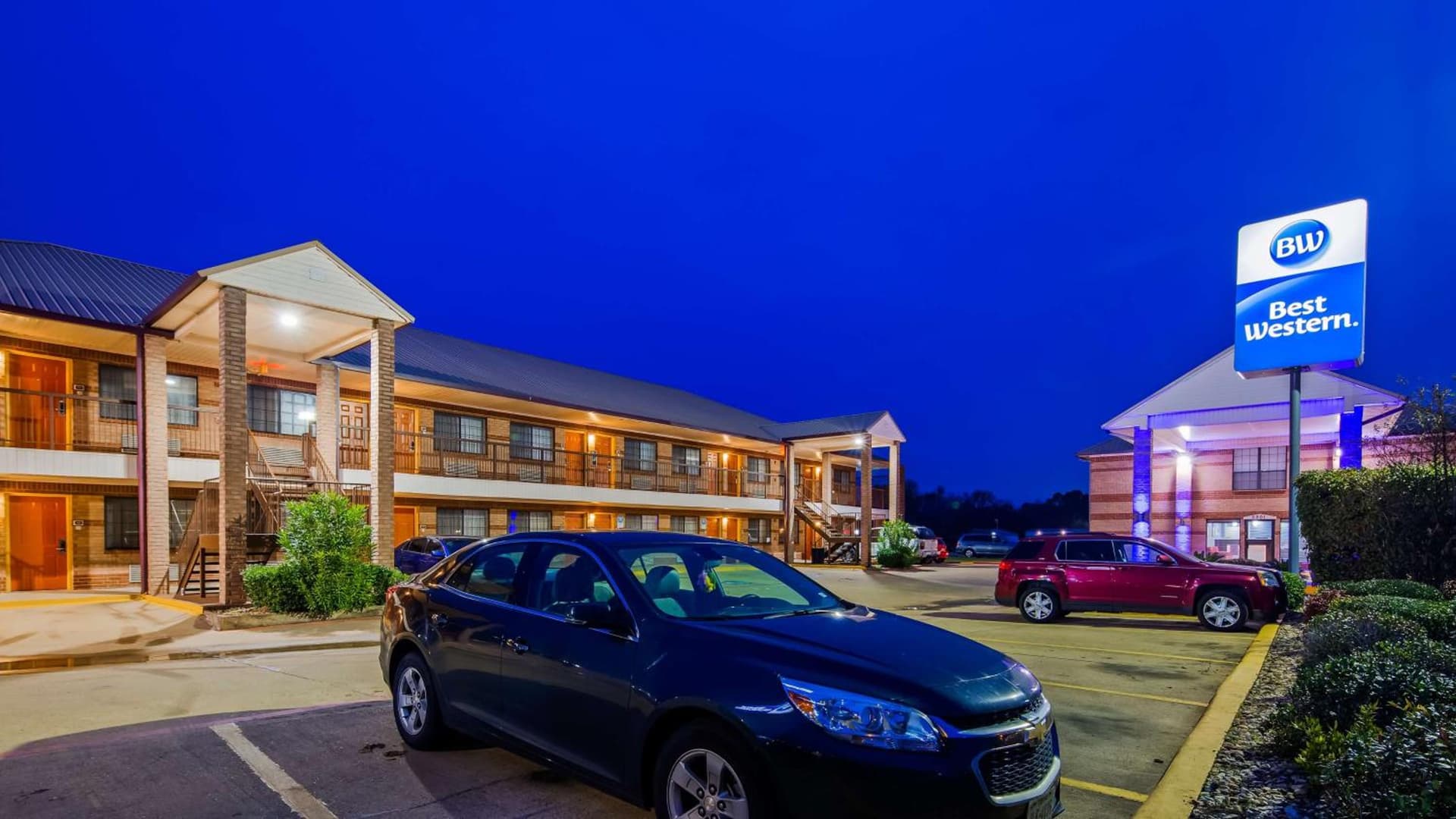 Best Western Executive Inn featured exterior or lobby in Marshall, TX — similar hotel