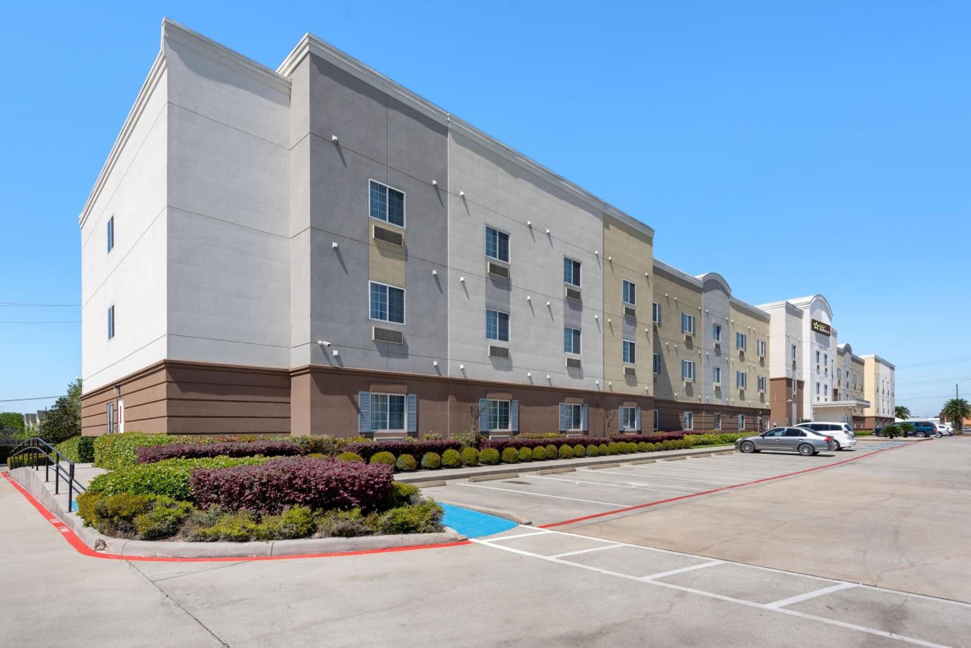 Extended Stay America Suites - Houston - IAH Airport interior in Houston, TX — gallery photo 2