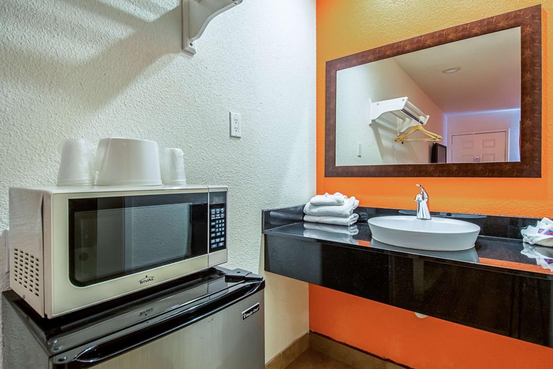 Motel 6-Bakersfield, CA - Airport gallery photo in Bakersfield, CA — image 46