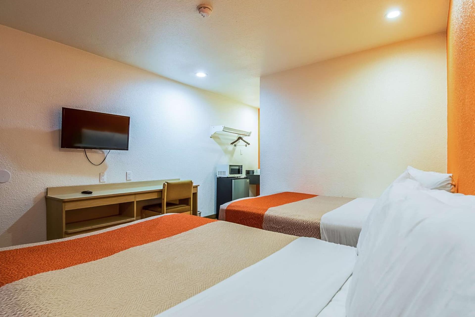 Motel 6-Bakersfield, CA - Airport gallery photo in Bakersfield, CA — image 50