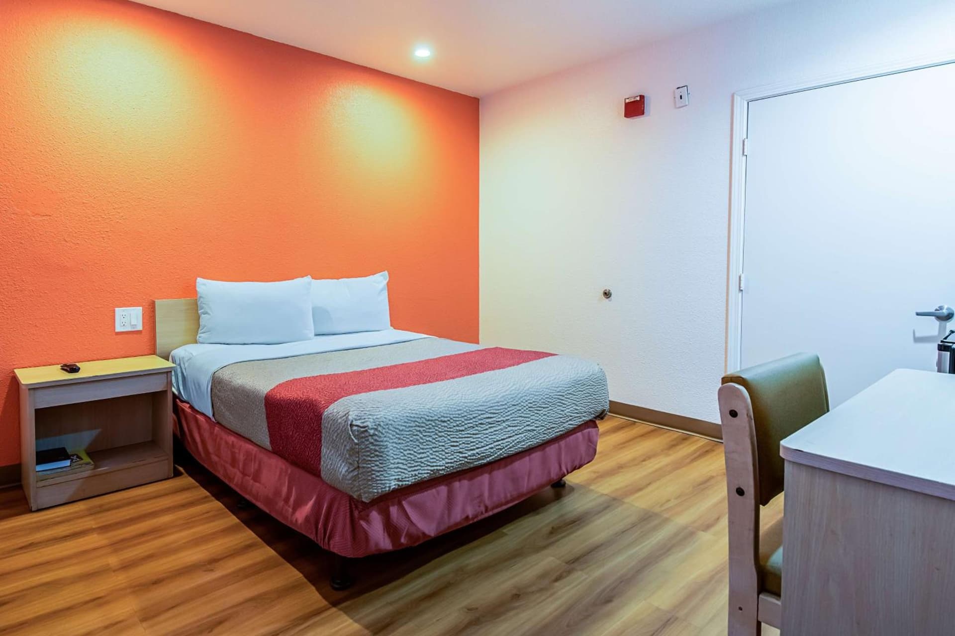 Motel 6-Bakersfield, CA - Airport gallery photo in Bakersfield, CA — image 4