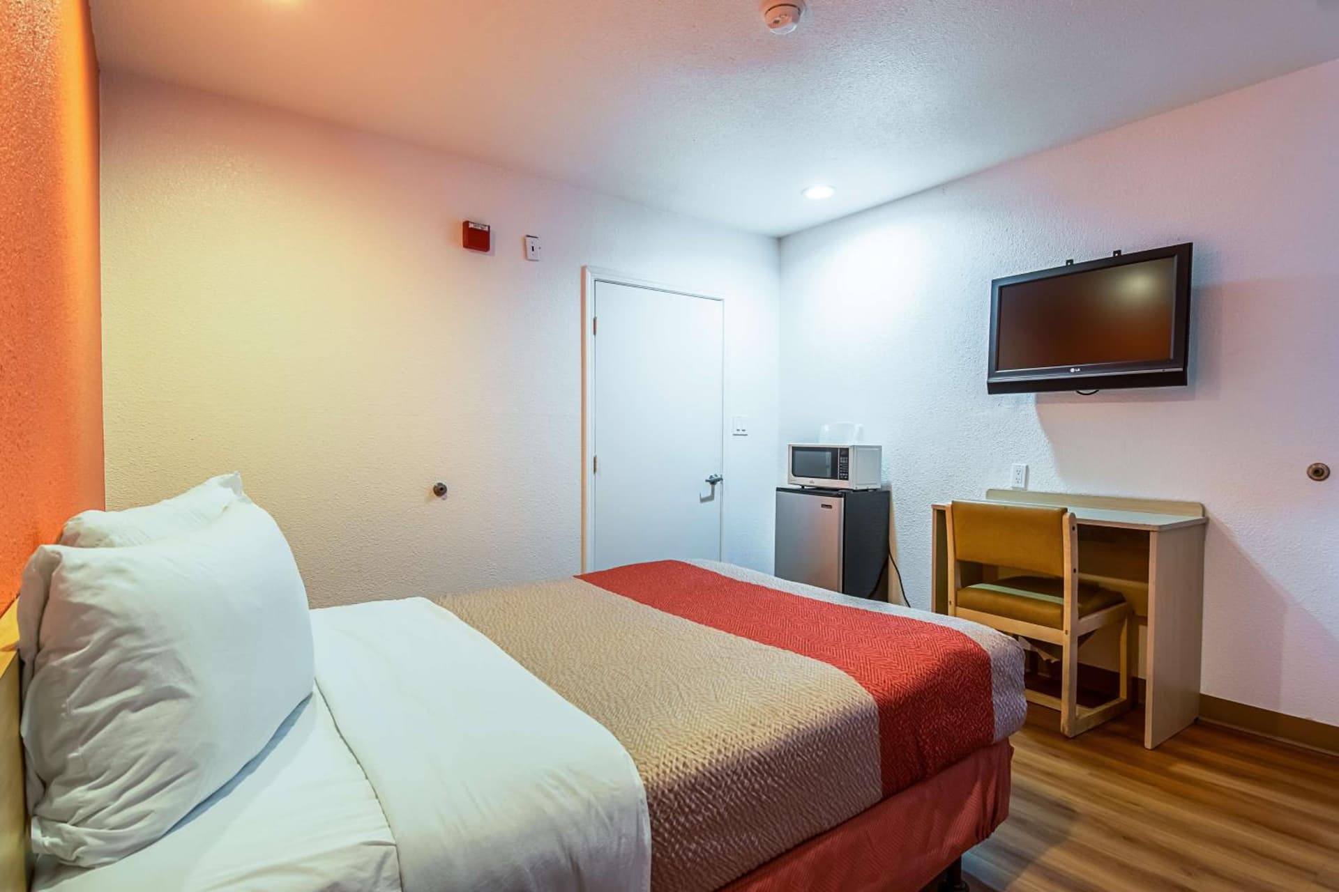 Motel 6-Bakersfield, CA - Airport gallery photo in Bakersfield, CA — image 10