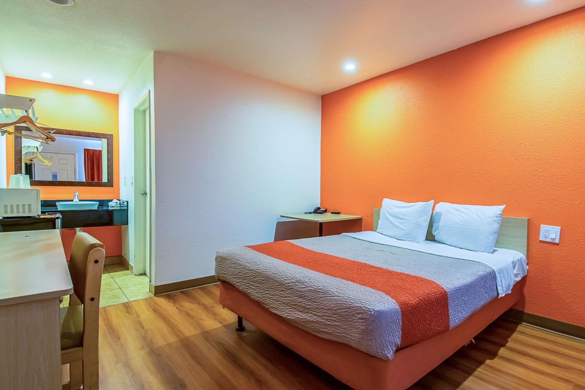 Motel 6-Bakersfield, CA - Airport gallery photo in Bakersfield, CA — image 6
