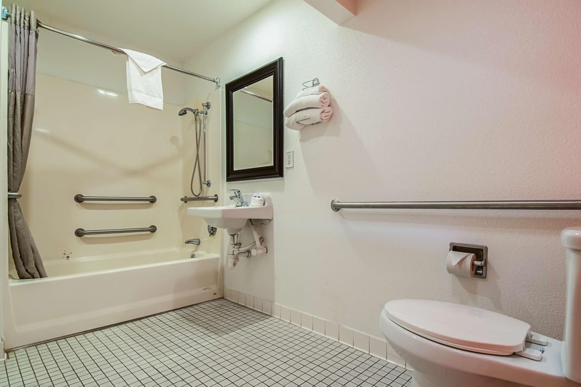 Motel 6-Bakersfield, CA - Airport gallery photo in Bakersfield, CA — image 5