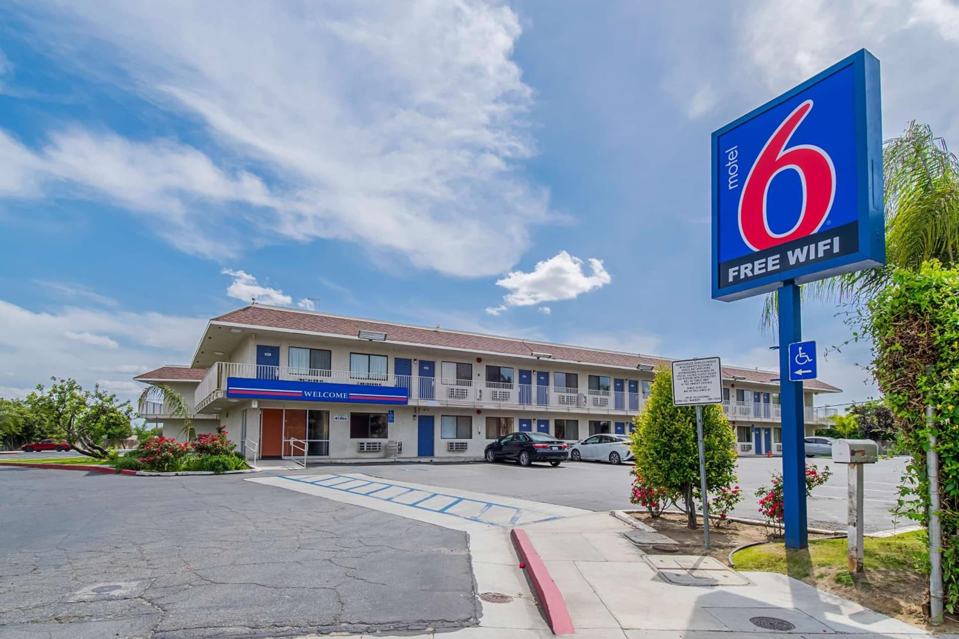 Motel 6-Bakersfield, CA - Airport featured exterior or lobby in Bakersfield, CA — similar hotel