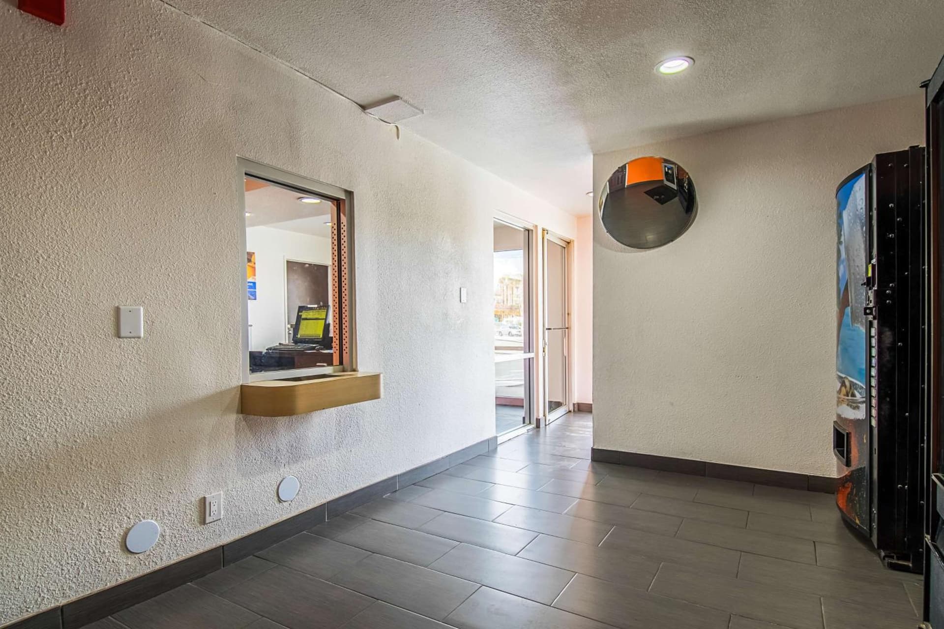 Motel 6-Bakersfield, CA - Airport gallery photo in Bakersfield, CA — image 36