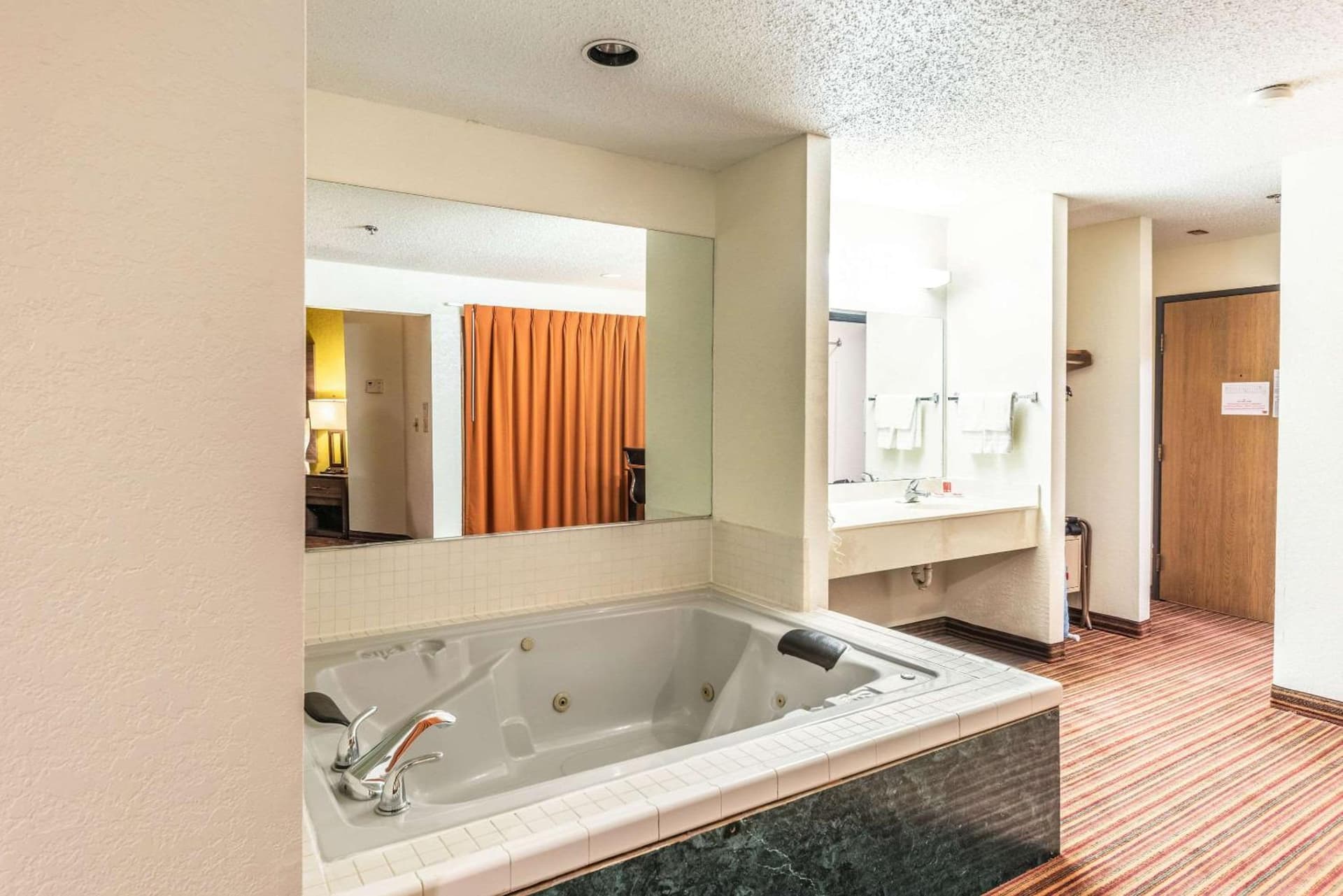 Econo Lodge Inn & Suites Mckinney - Plano North gallery photo in McKinney, TX — image 14