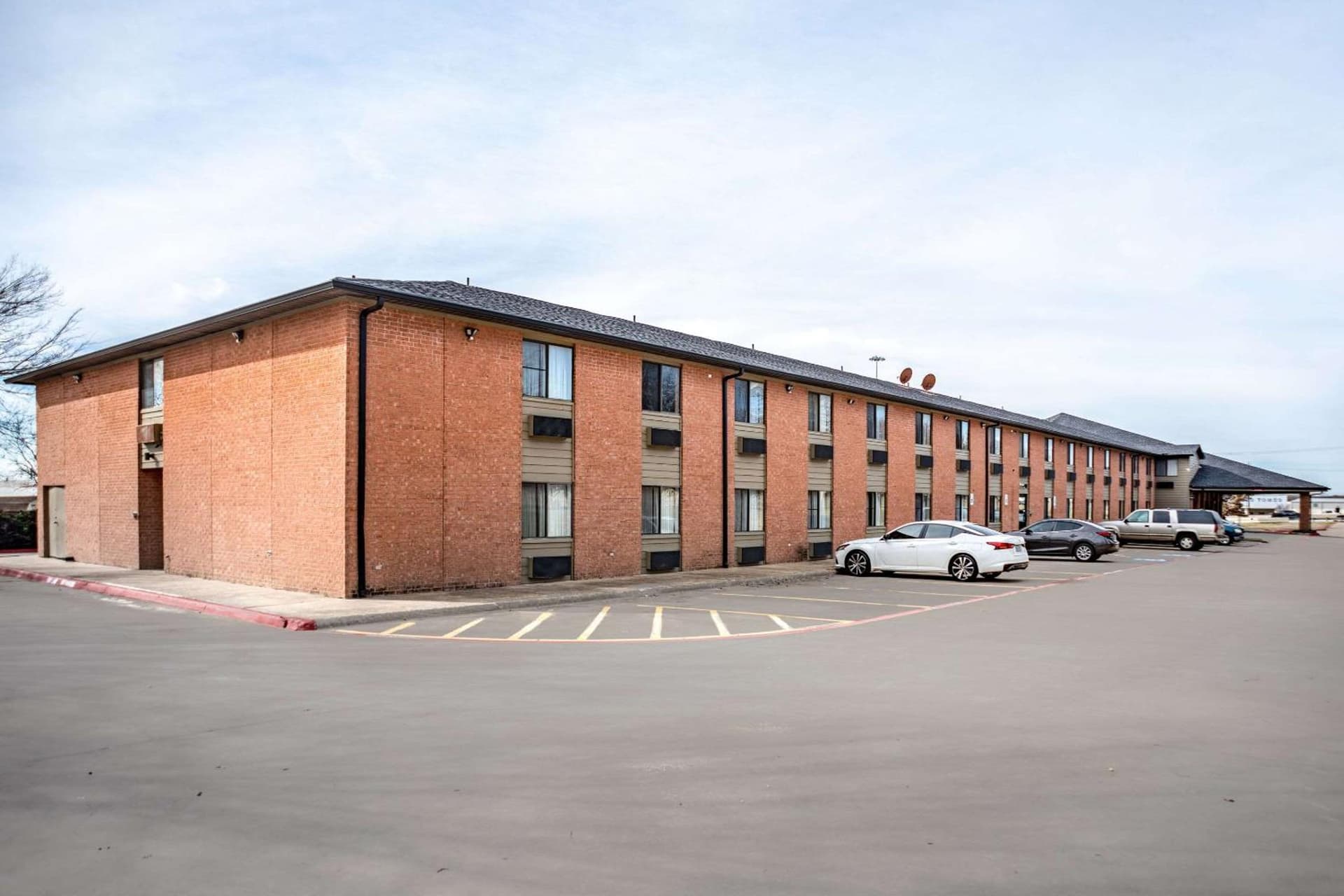 Econo Lodge Inn & Suites Mckinney - Plano North gallery photo in McKinney, TX — image 8