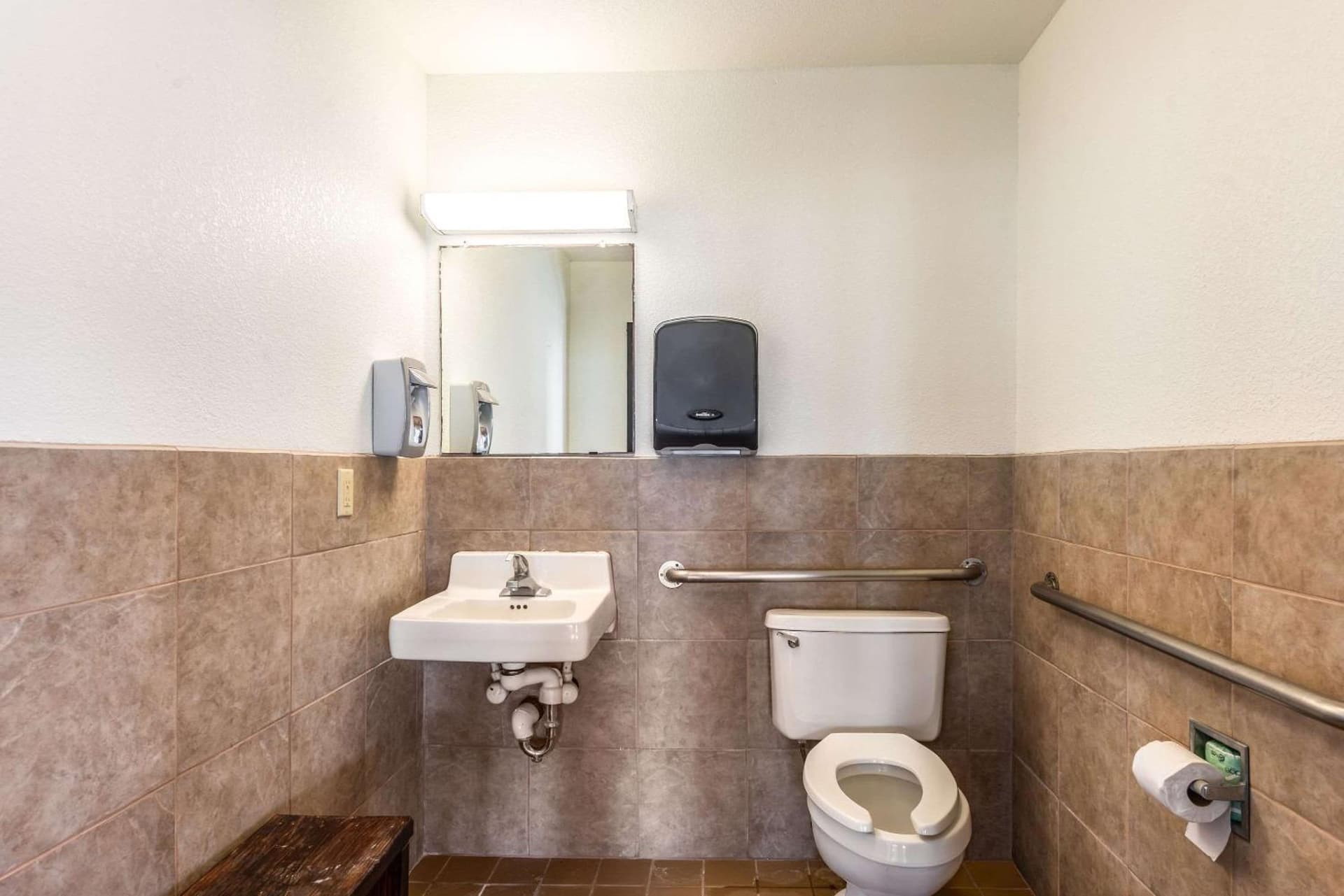 Econo Lodge Inn & Suites Mckinney - Plano North gallery photo in McKinney, TX — image 22