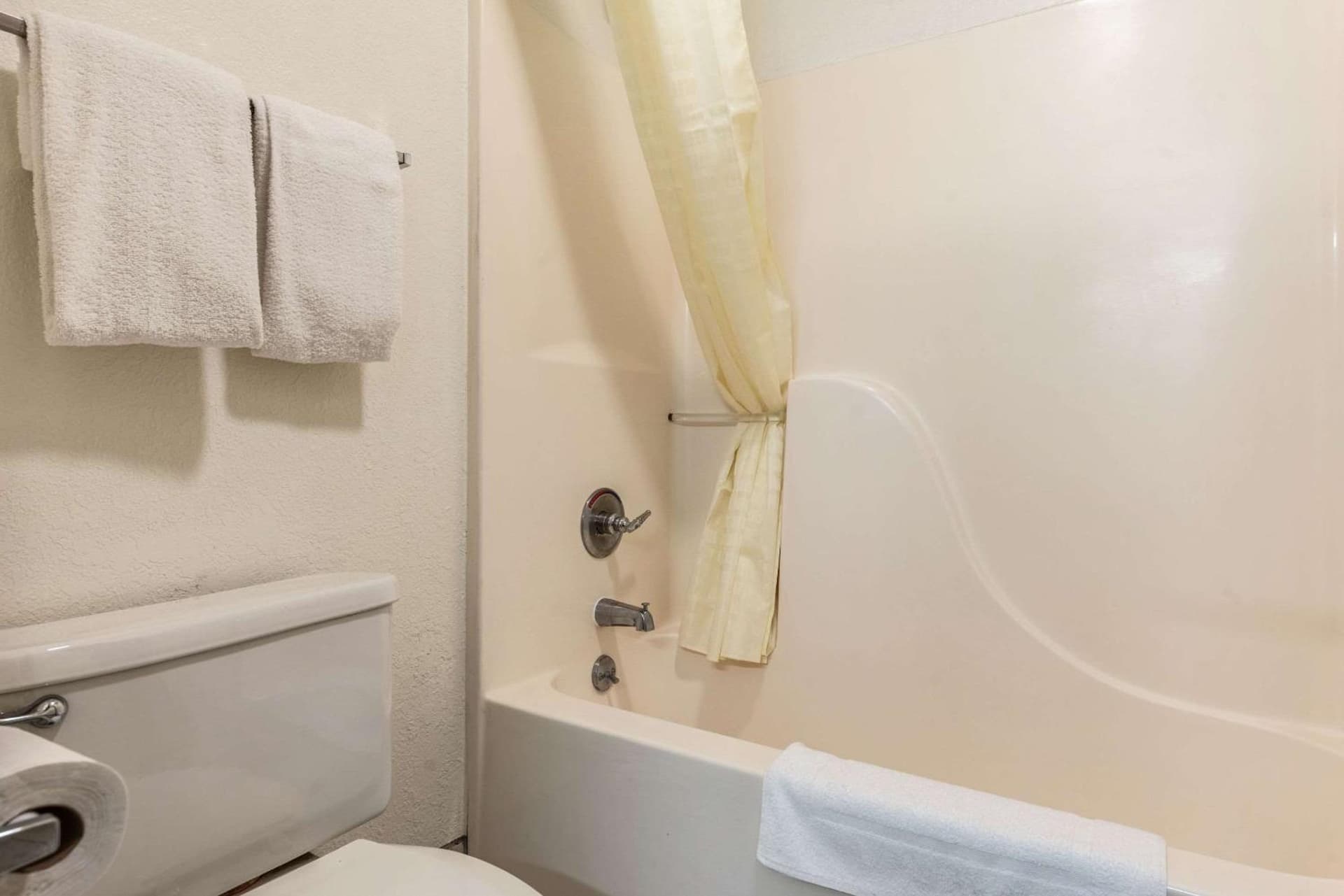 Econo Lodge Inn & Suites Mckinney - Plano North gallery photo in McKinney, TX — image 13