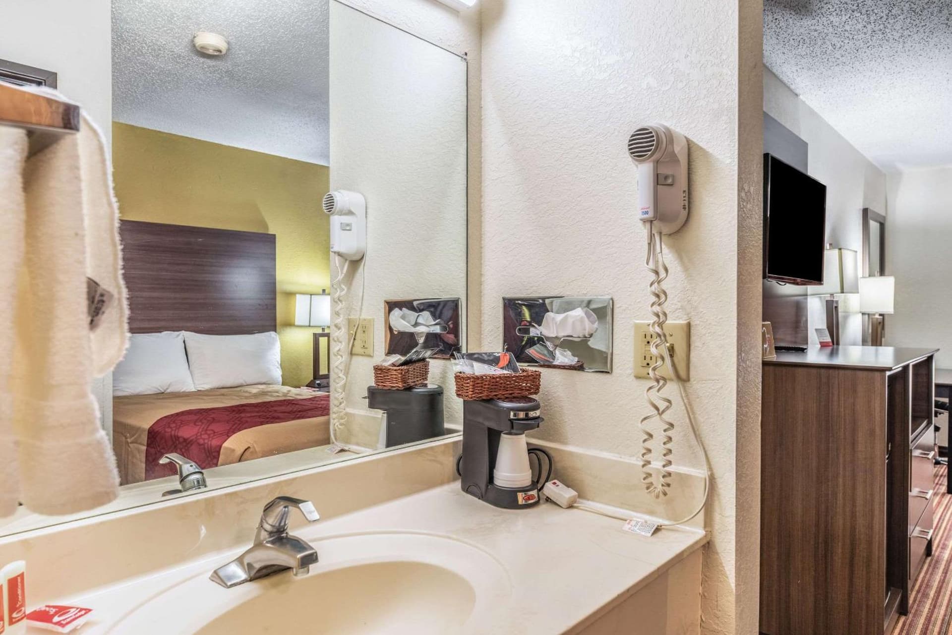 Econo Lodge Inn & Suites Mckinney - Plano North gallery photo in McKinney, TX — image 18
