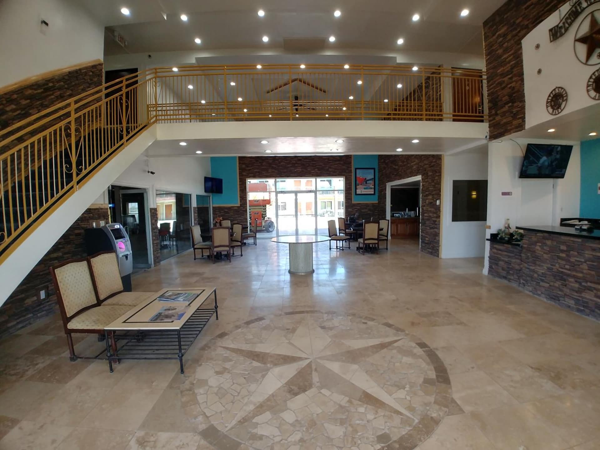 Alien Residence Inn interior in Pecos — gallery photo 2